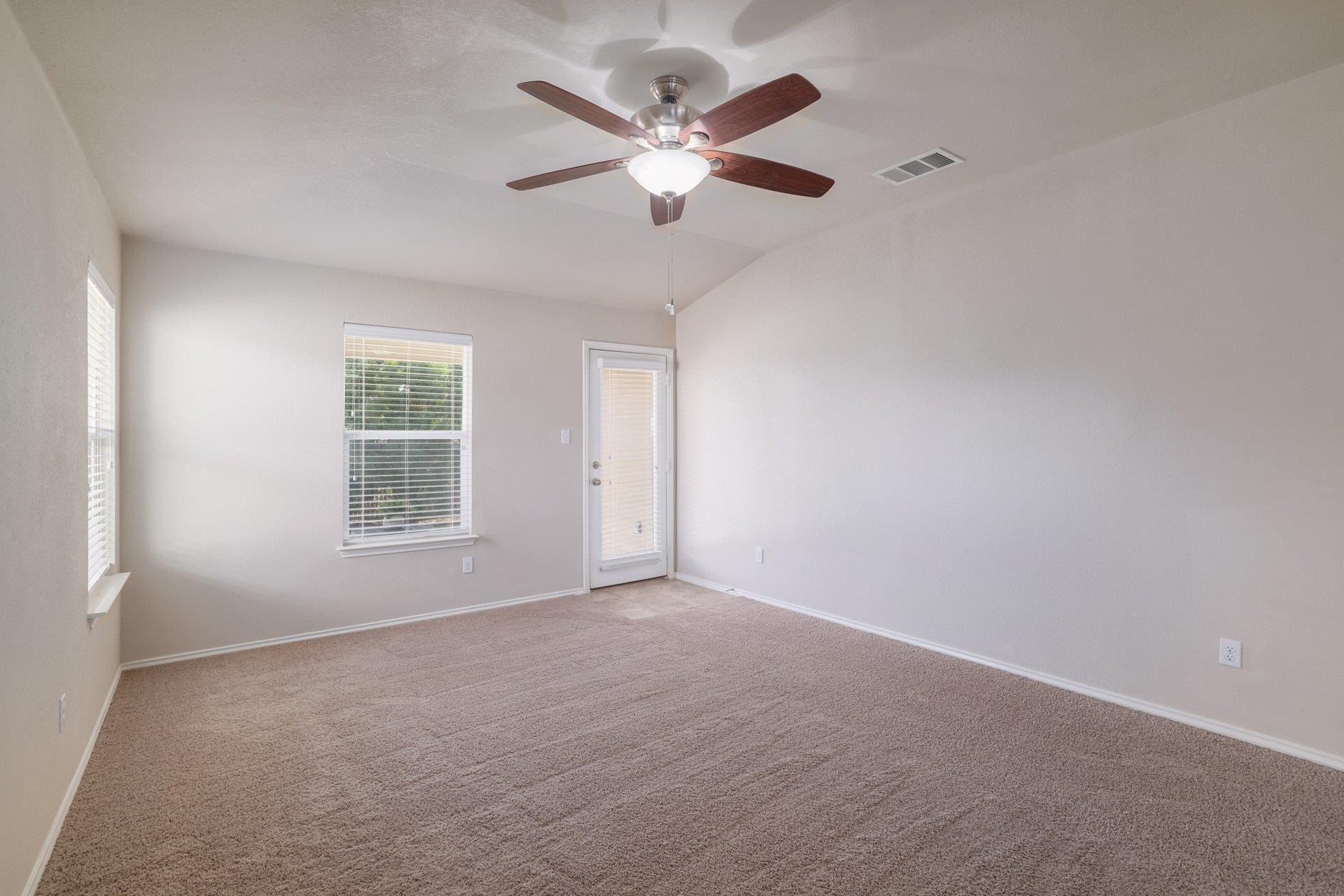 293 Bloomsbury Dr Property Photo 7