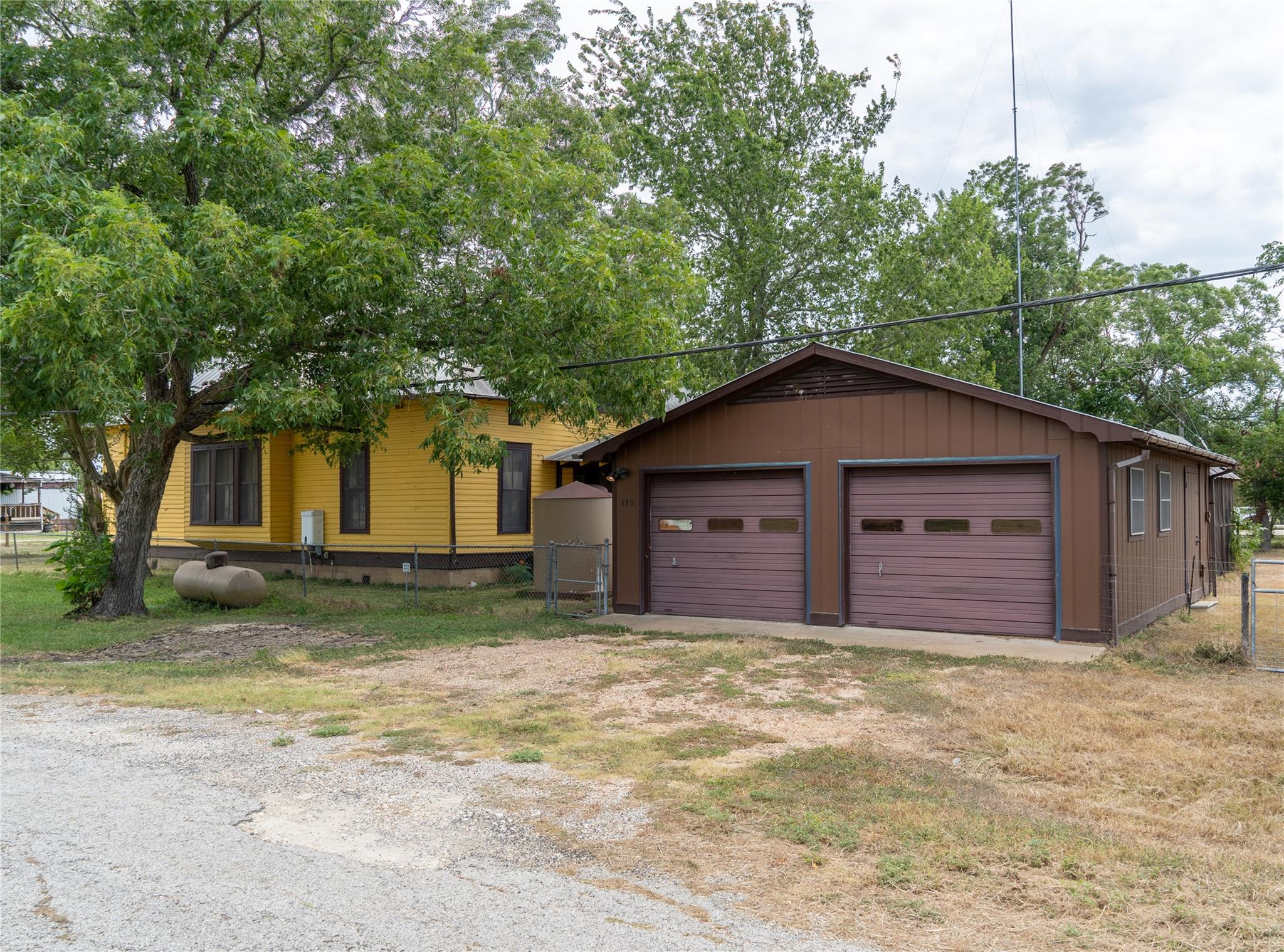 115 N Lockhart St Property Photo 4