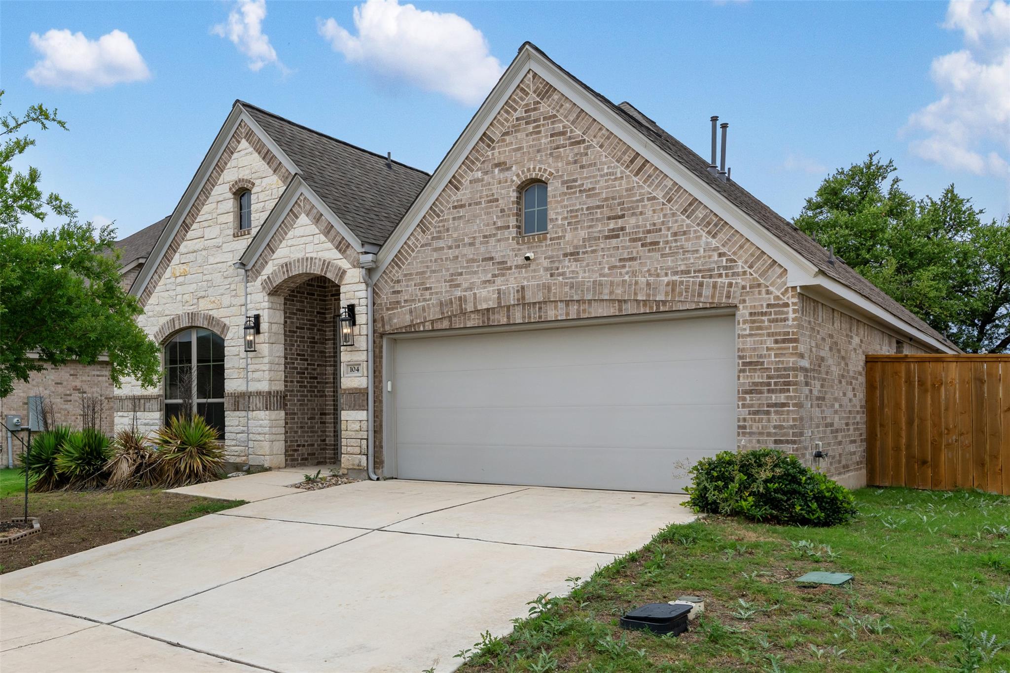 104 Anejo Bluff Ct Property Photo 2