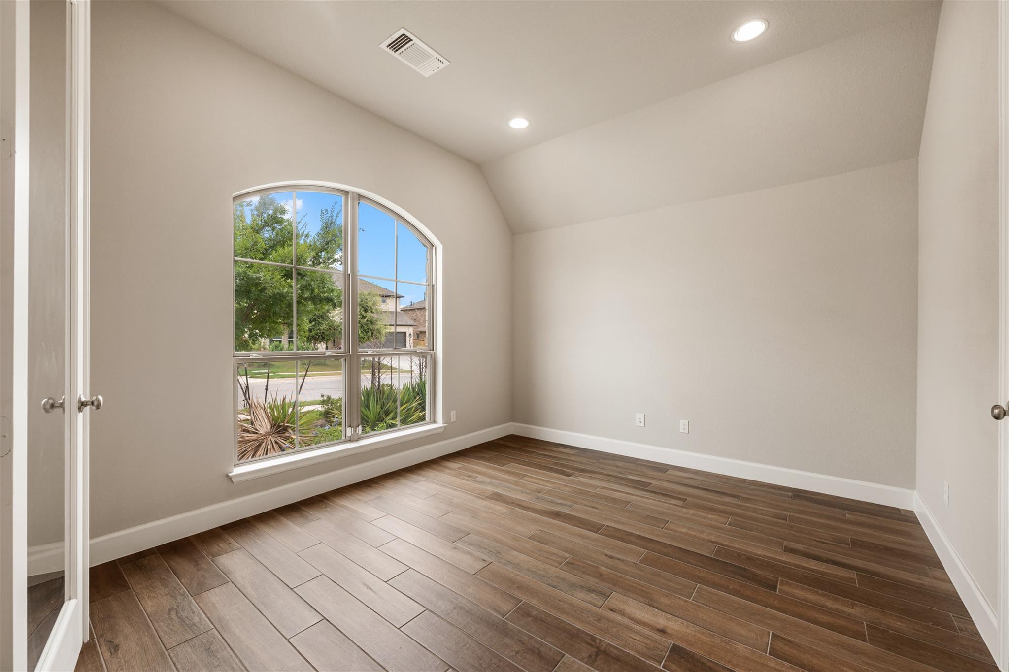 104 Anejo Bluff Ct Property Photo 4