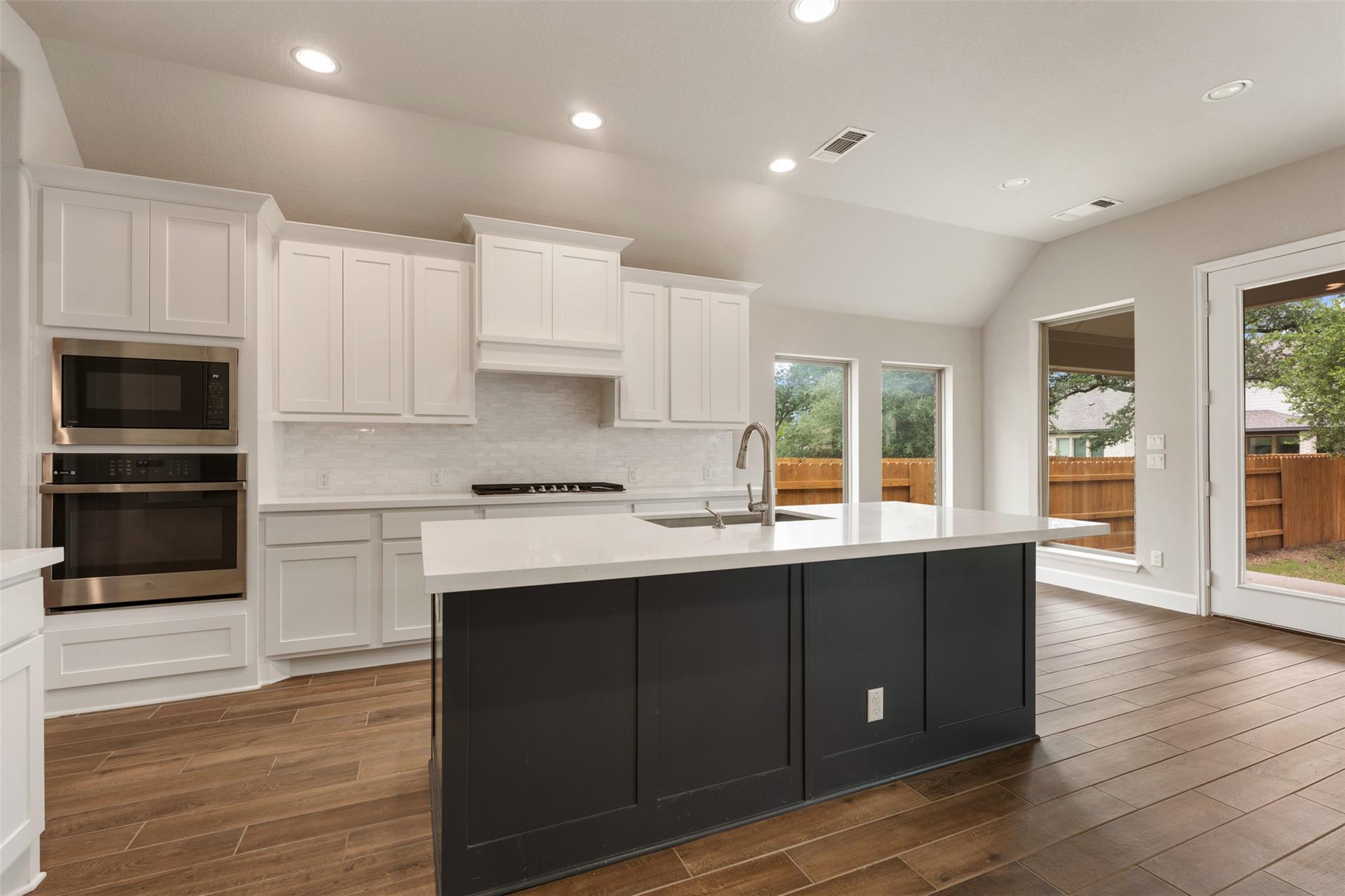104 Anejo Bluff Ct Property Photo 6