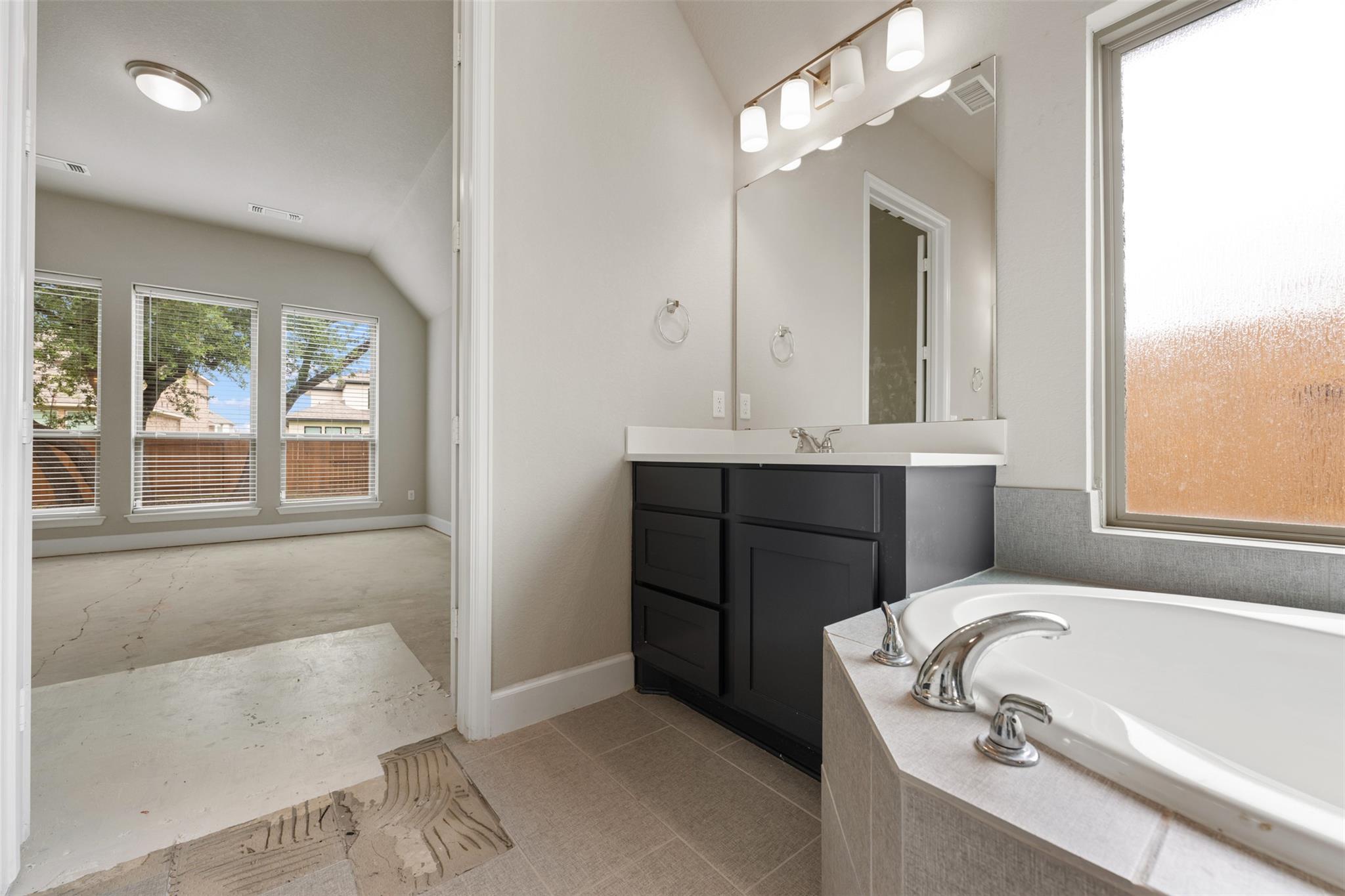 104 Anejo Bluff Ct Property Photo 30