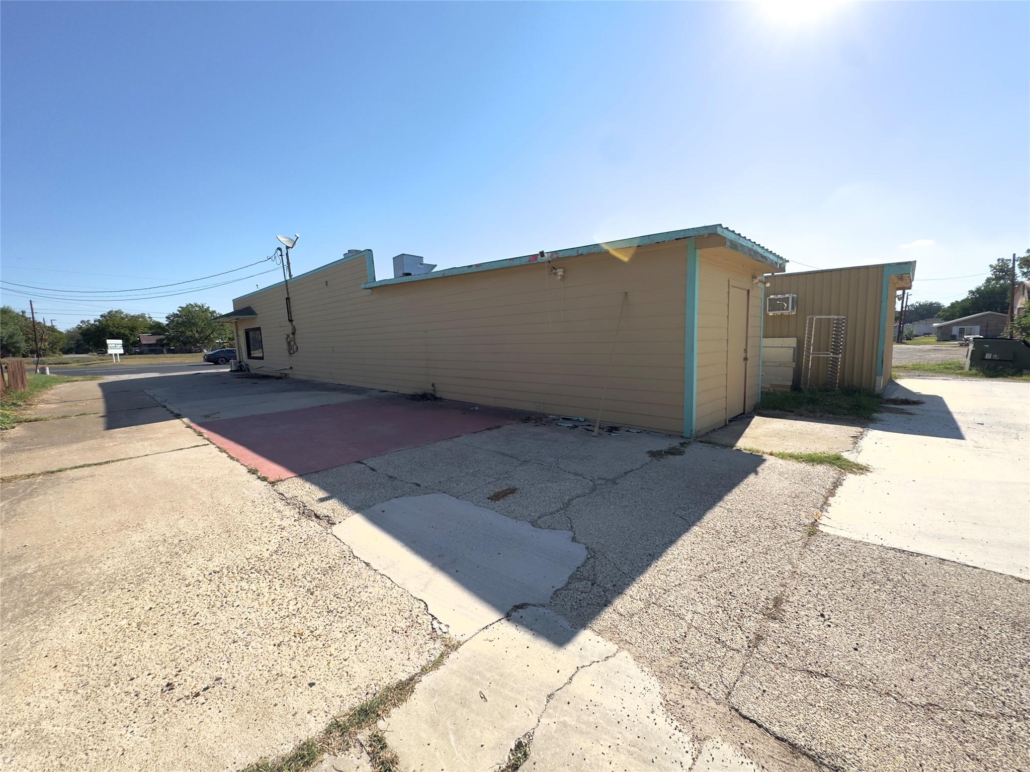 1212 E Pierce St Property Photo 5