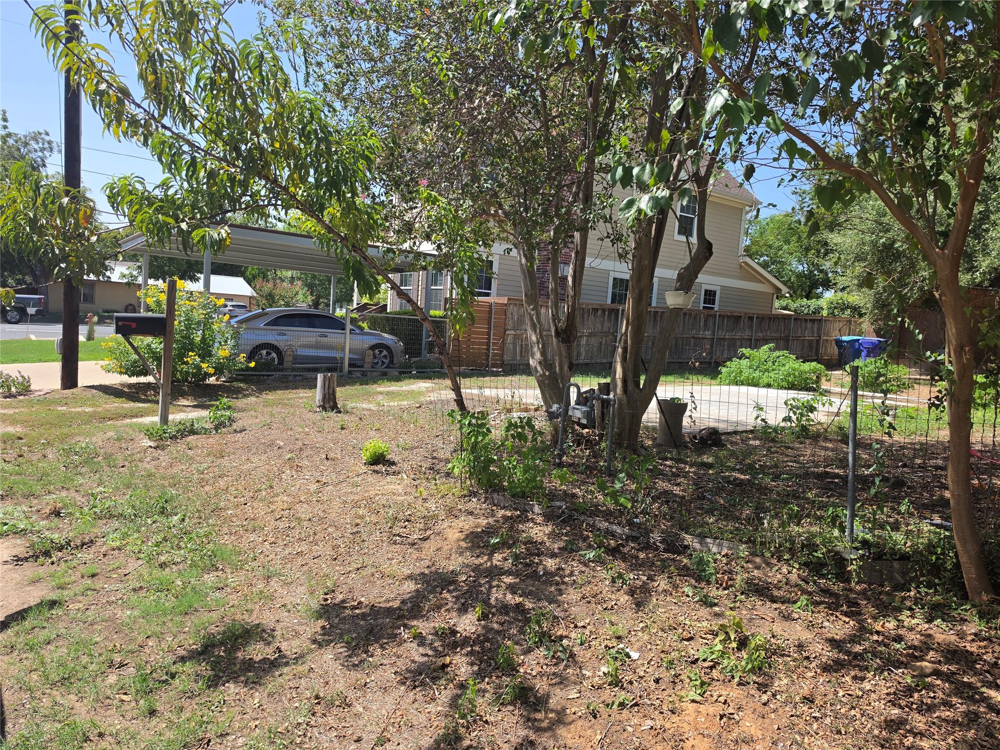 102 E Alamo St Property Photo 1