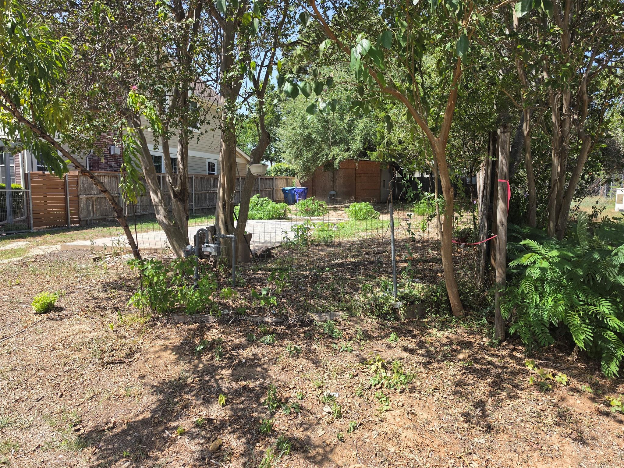 102 E Alamo St Property Photo 2
