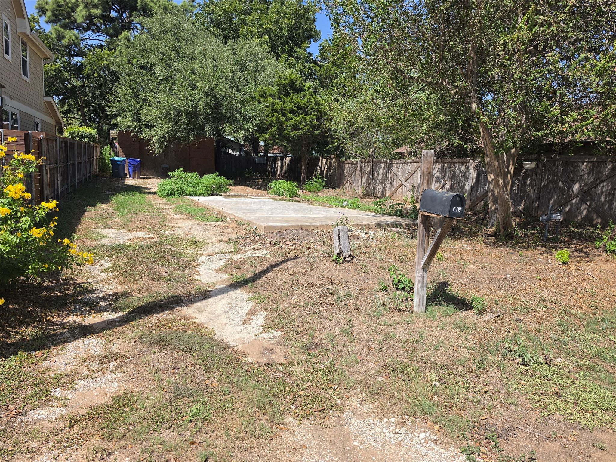 102 E Alamo St Property Photo 3