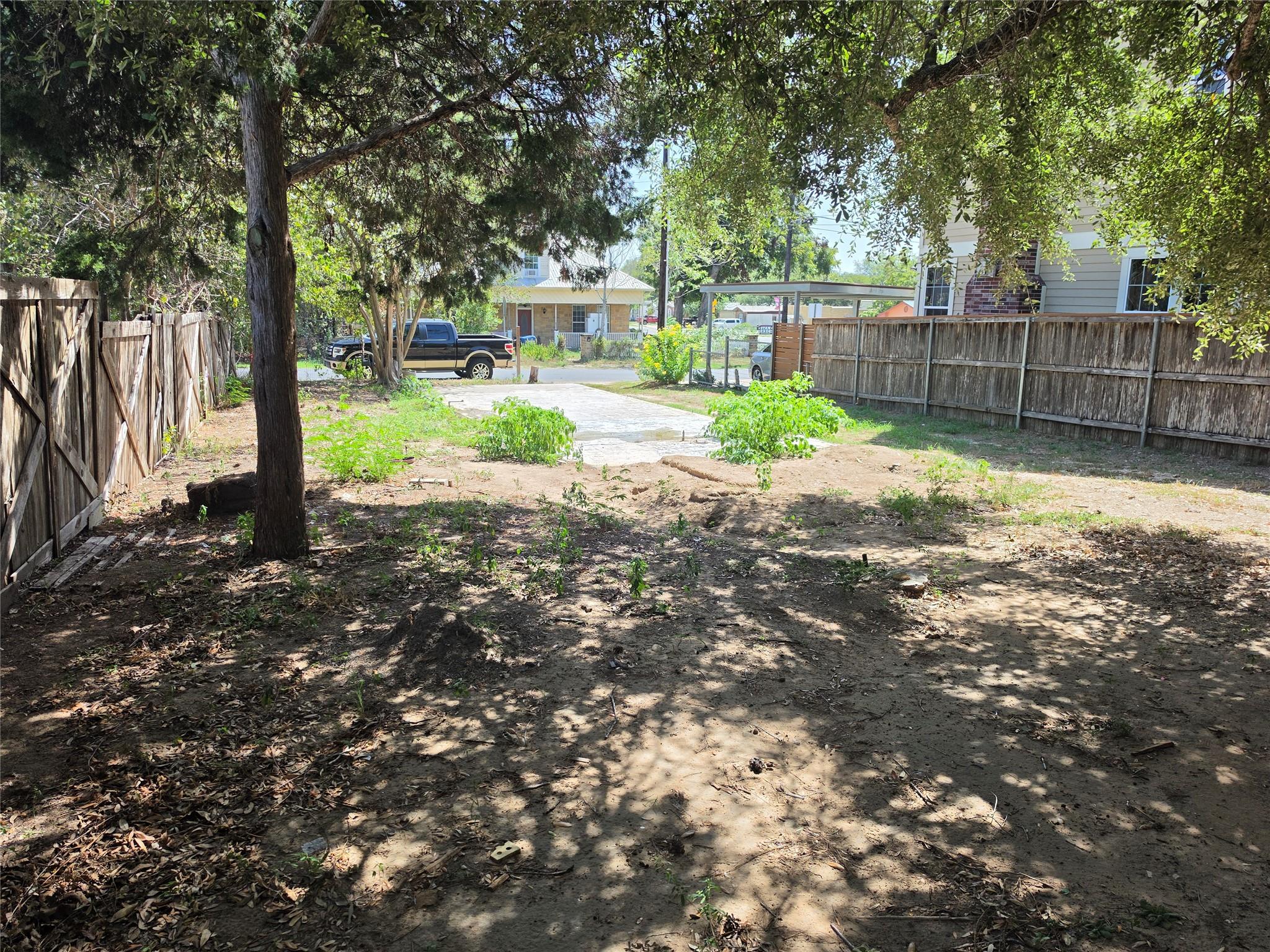 102 E Alamo St Property Photo 5