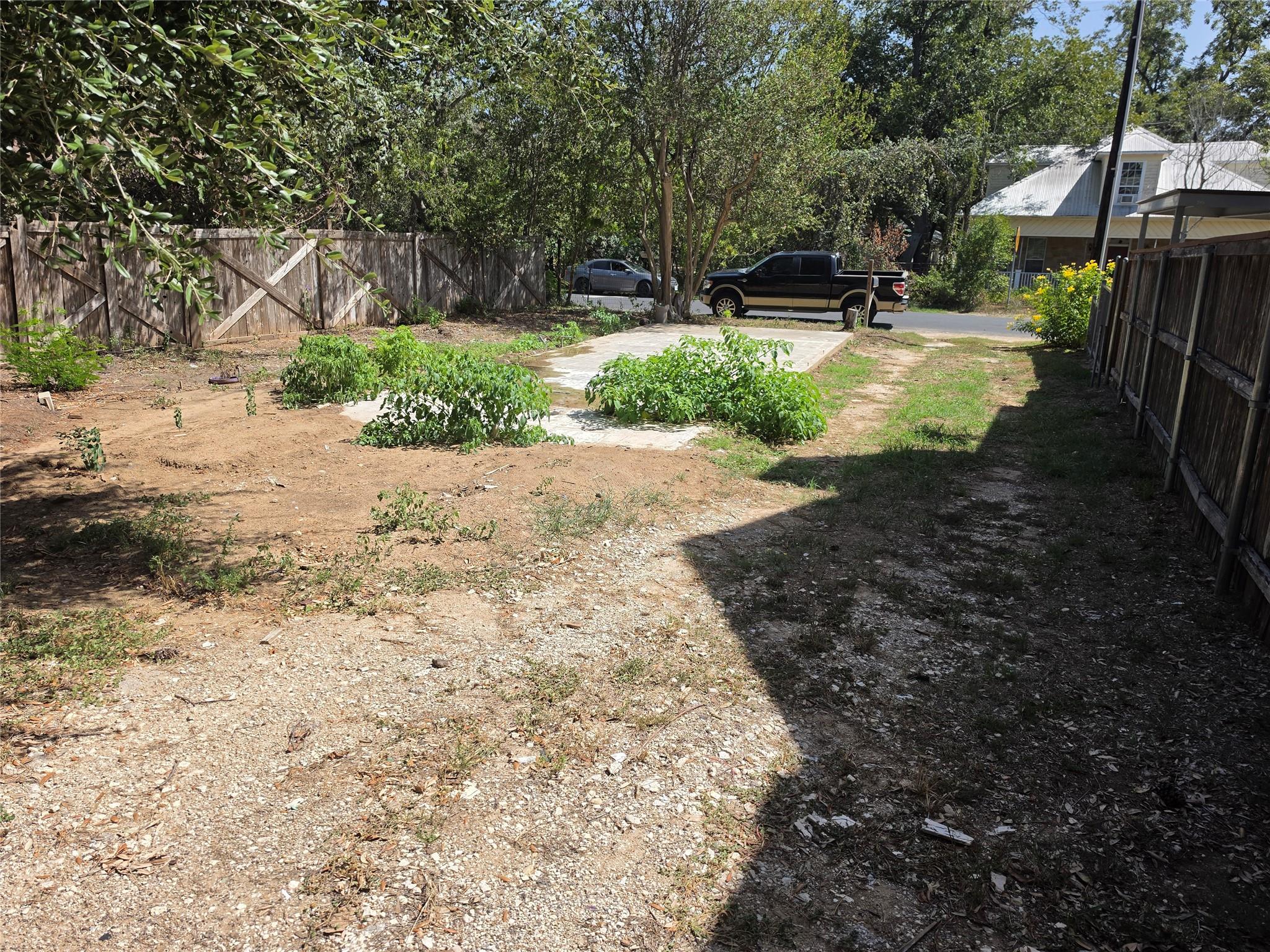 102 E Alamo St Property Photo 6