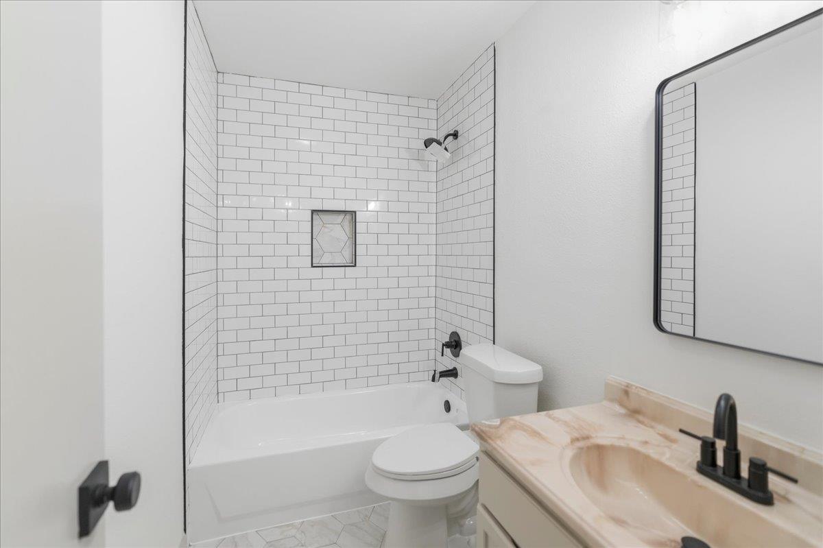 2305 Donna Dr Property Photo 22