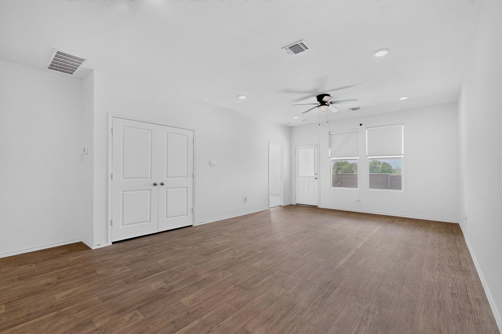 439 Arnold Loop #a Property Photo 6