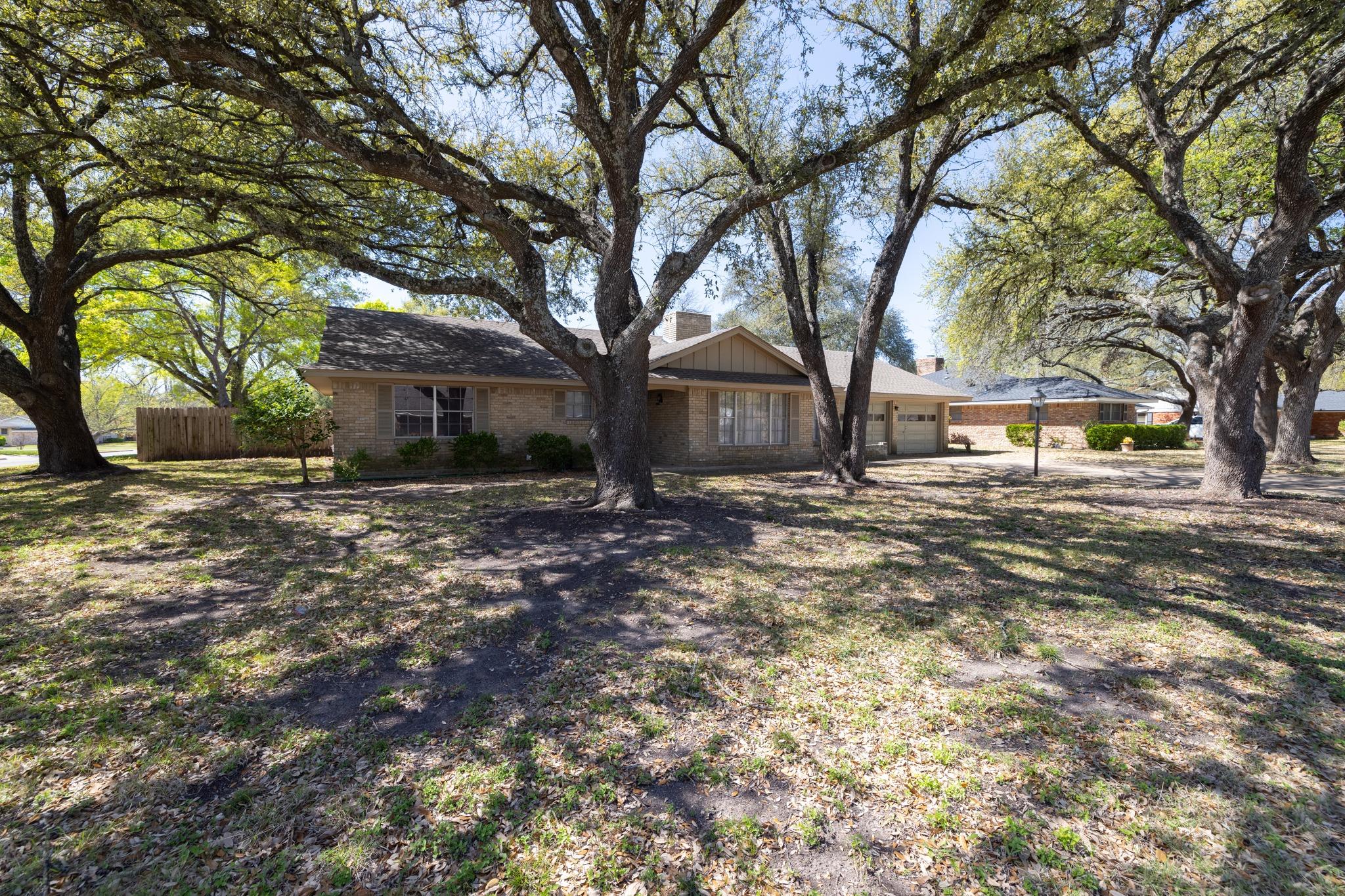 3605 Del Norte Blvd Property Photo 2
