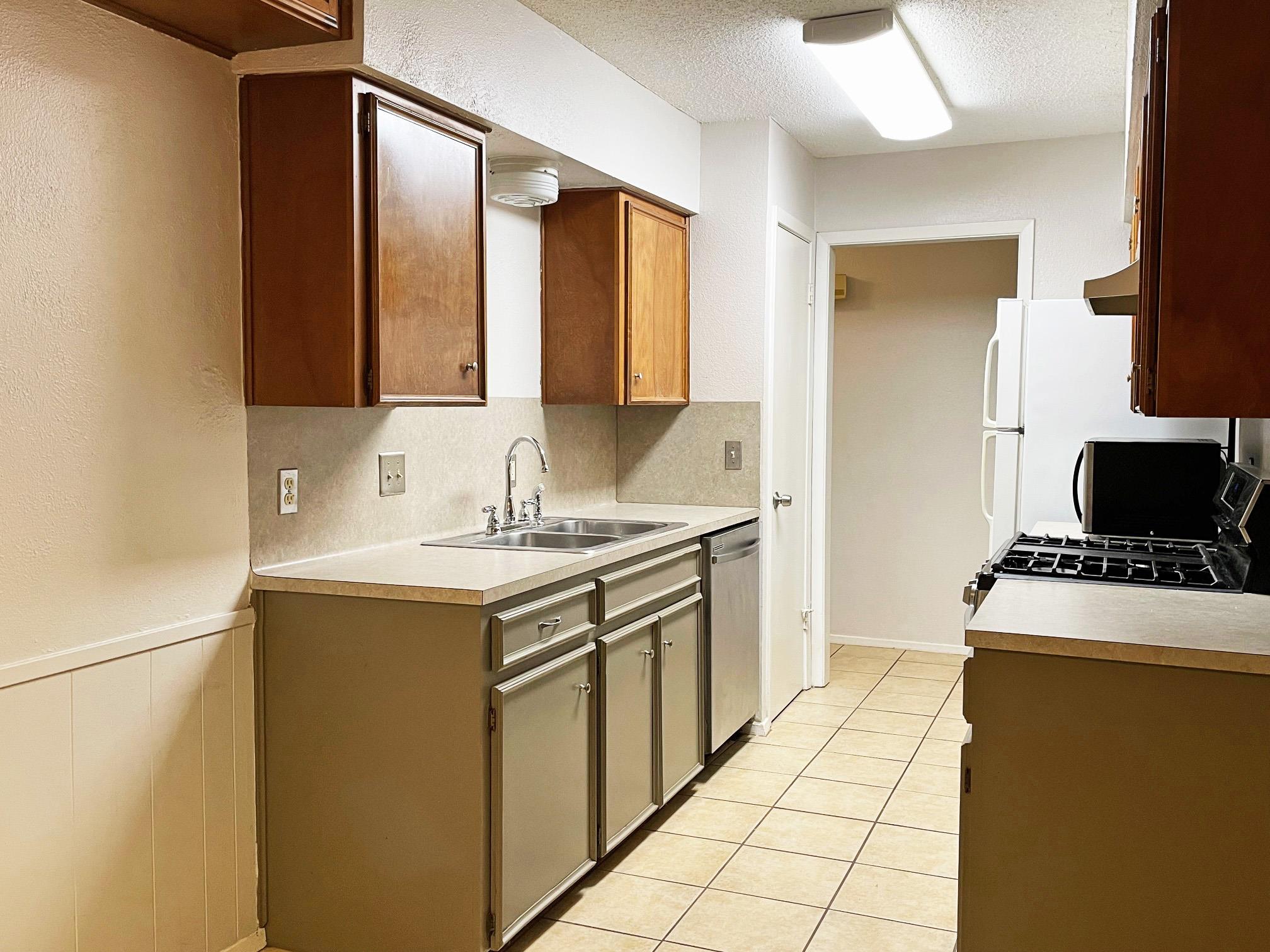 7000 Whispering Oaks Dr Property Photo 6