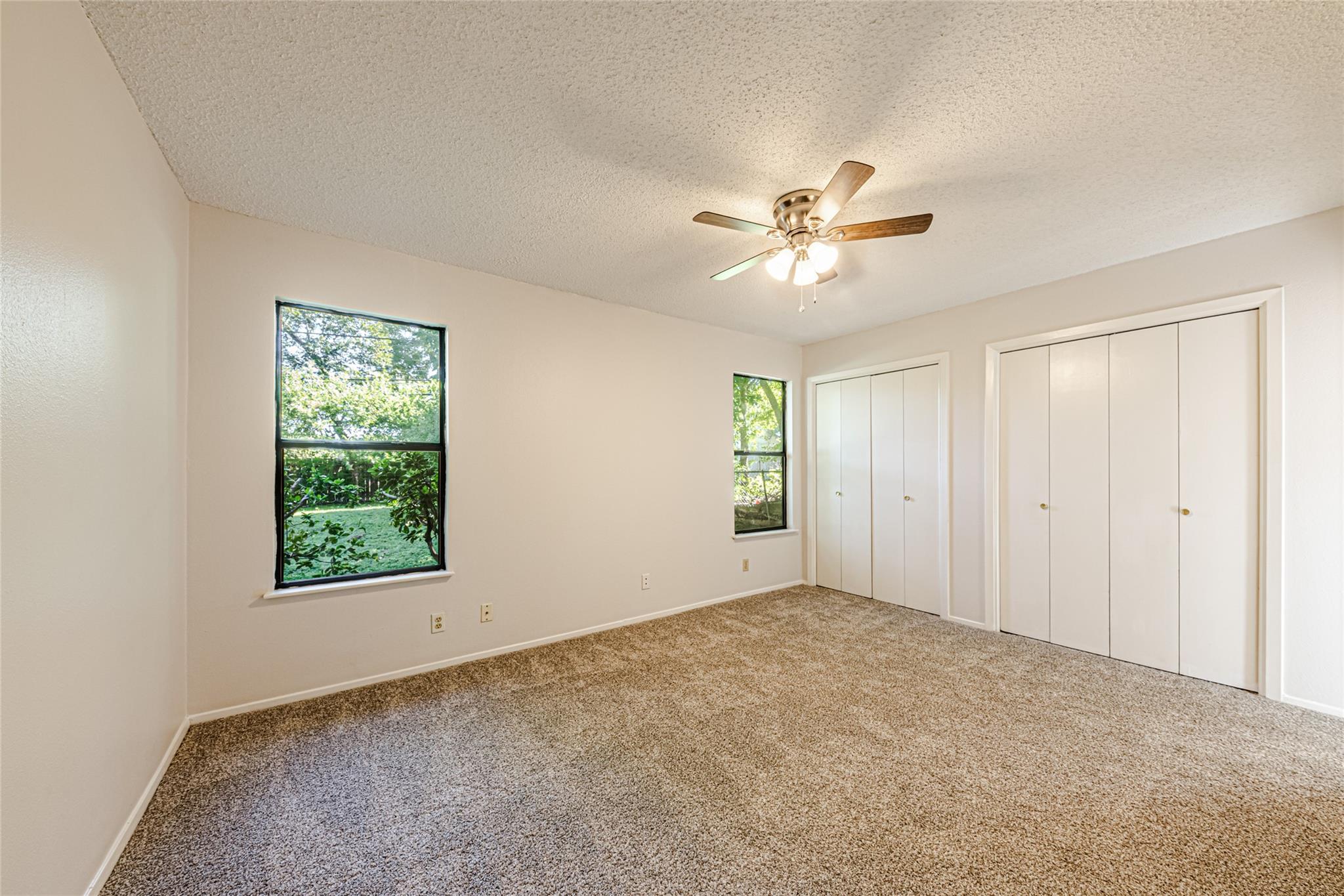 7000 Whispering Oaks Dr Property Photo 8