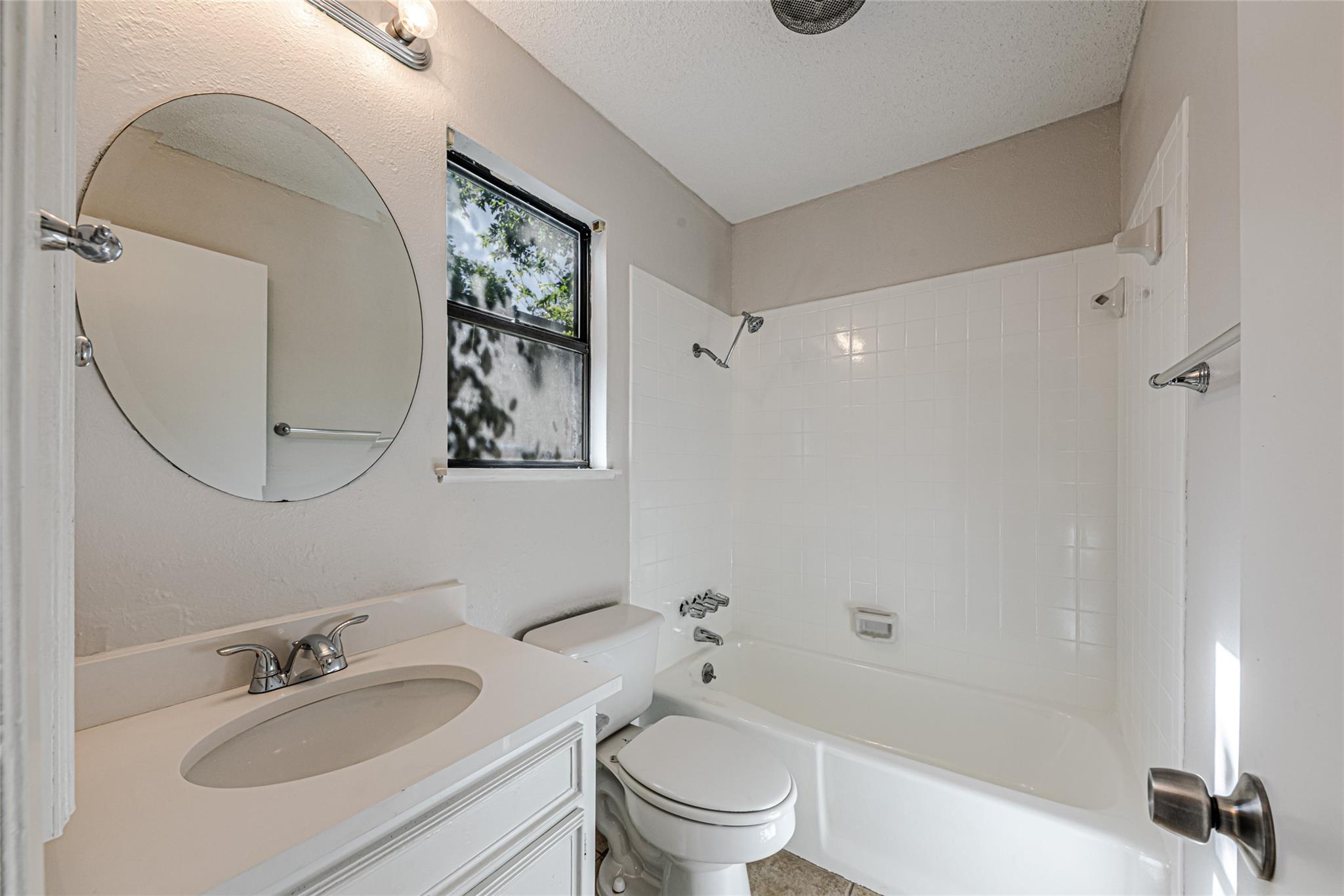 7000 Whispering Oaks Dr Property Photo 10