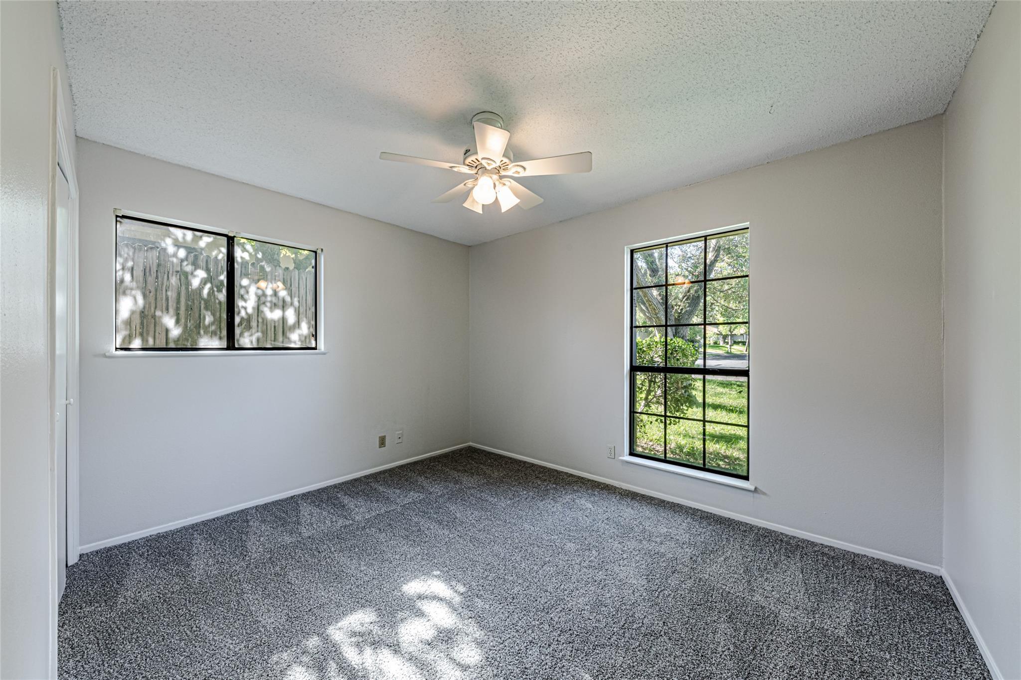 7000 Whispering Oaks Dr Property Photo 11