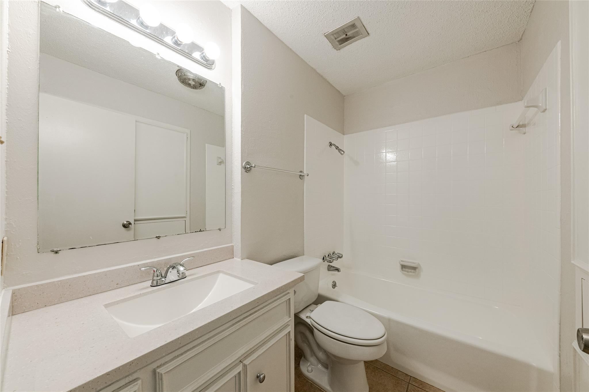 7000 Whispering Oaks Dr Property Photo 13