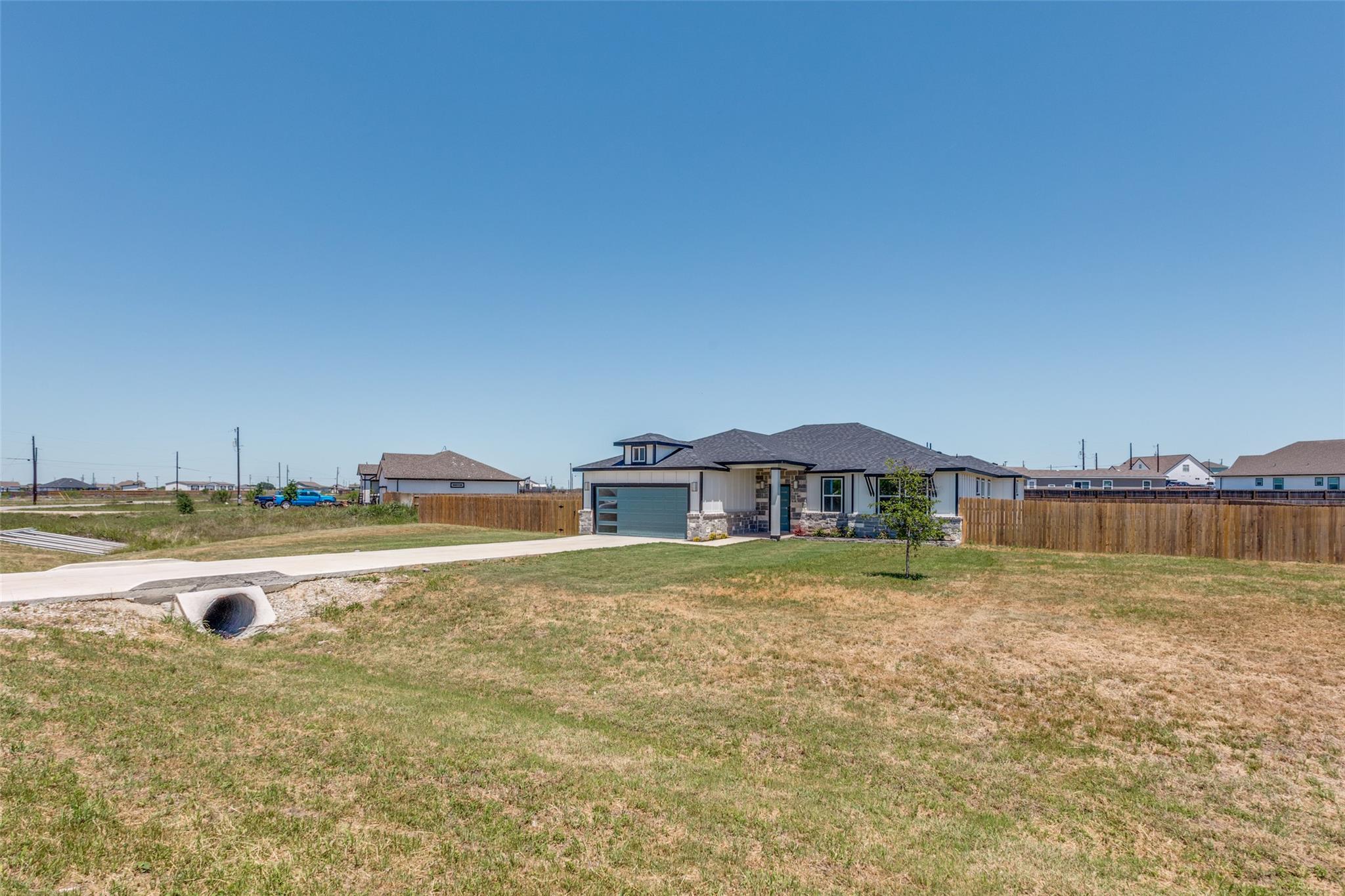 207 Twin Creeks Cir Property Photo