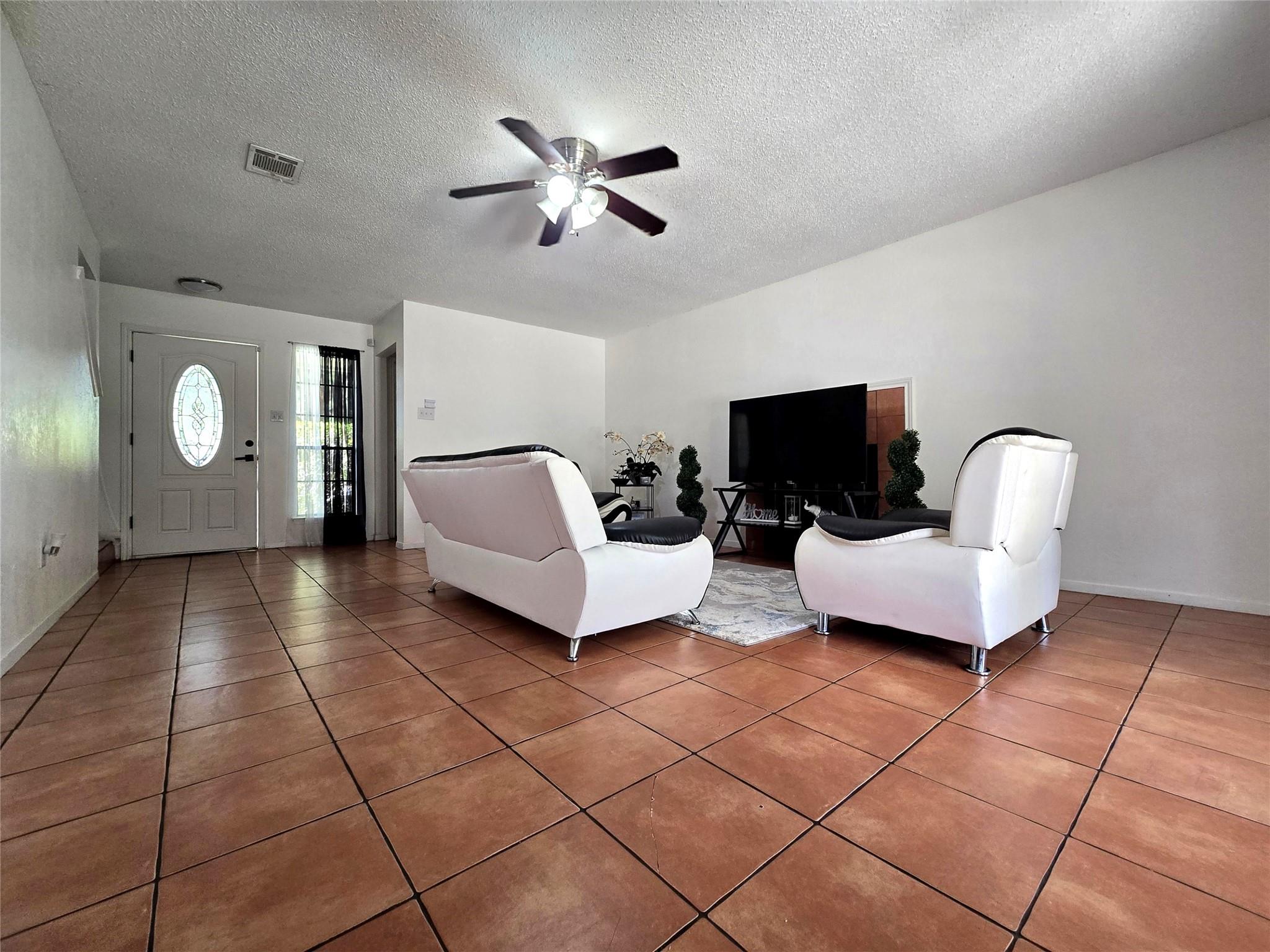 9509411 Property Photo 6