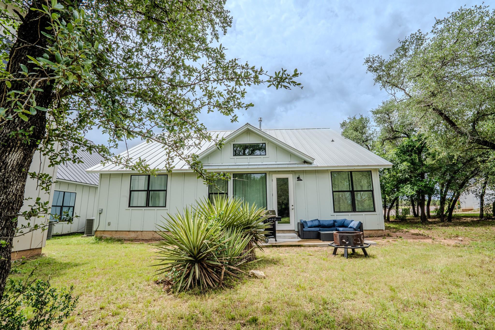 2320 Kellie Brooke Rd Property Photo 3