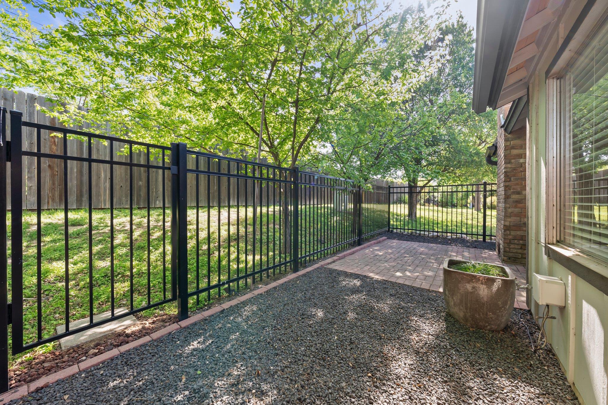9433 Singing Quail Dr Property Photo 4