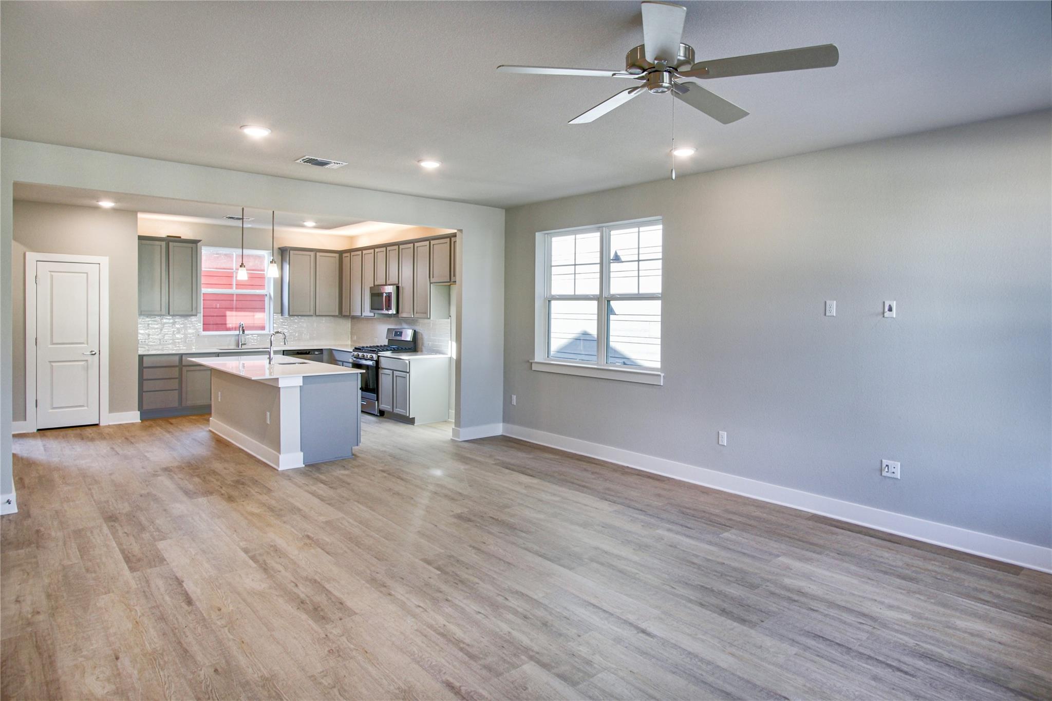 5812 Rotunda View Property Photo 4