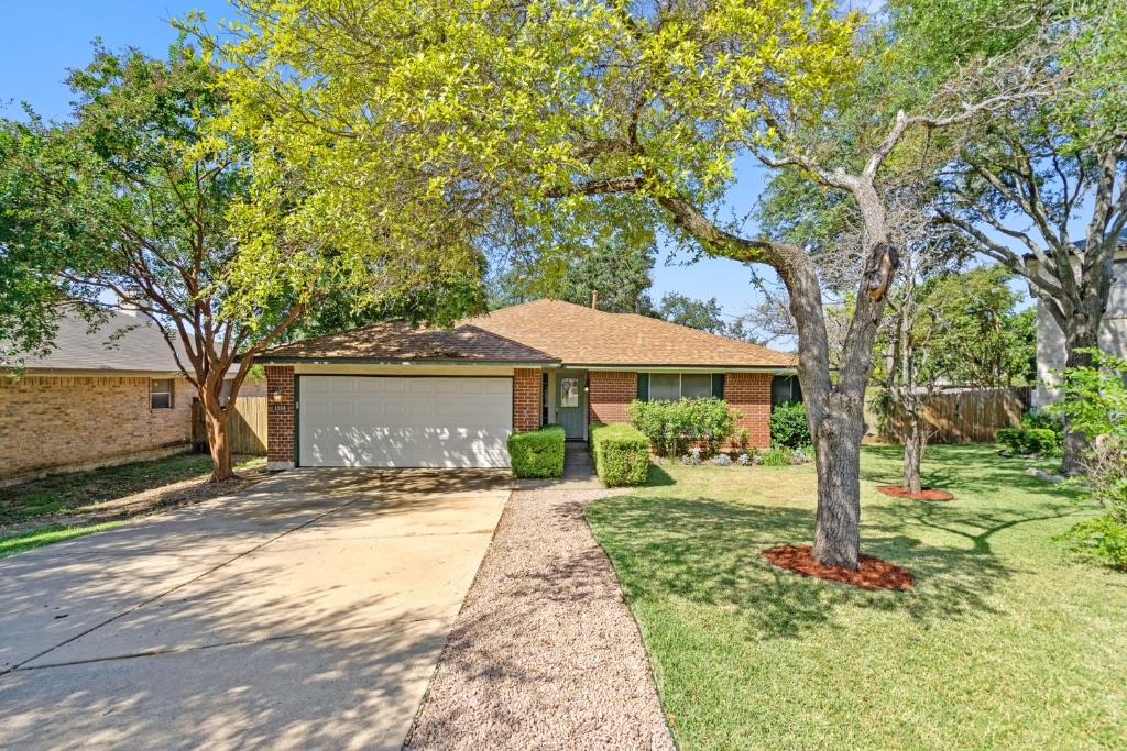 1514 Royce Ln Property Photo 2
