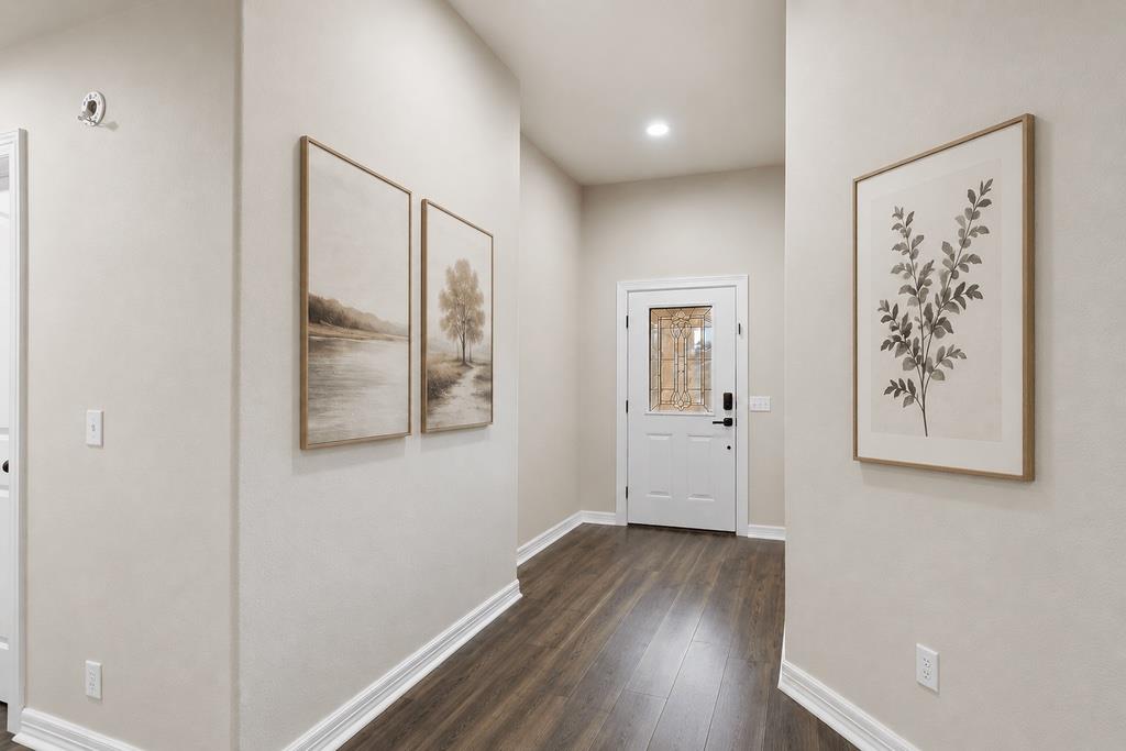 714 Newport Dr Property Photo 3