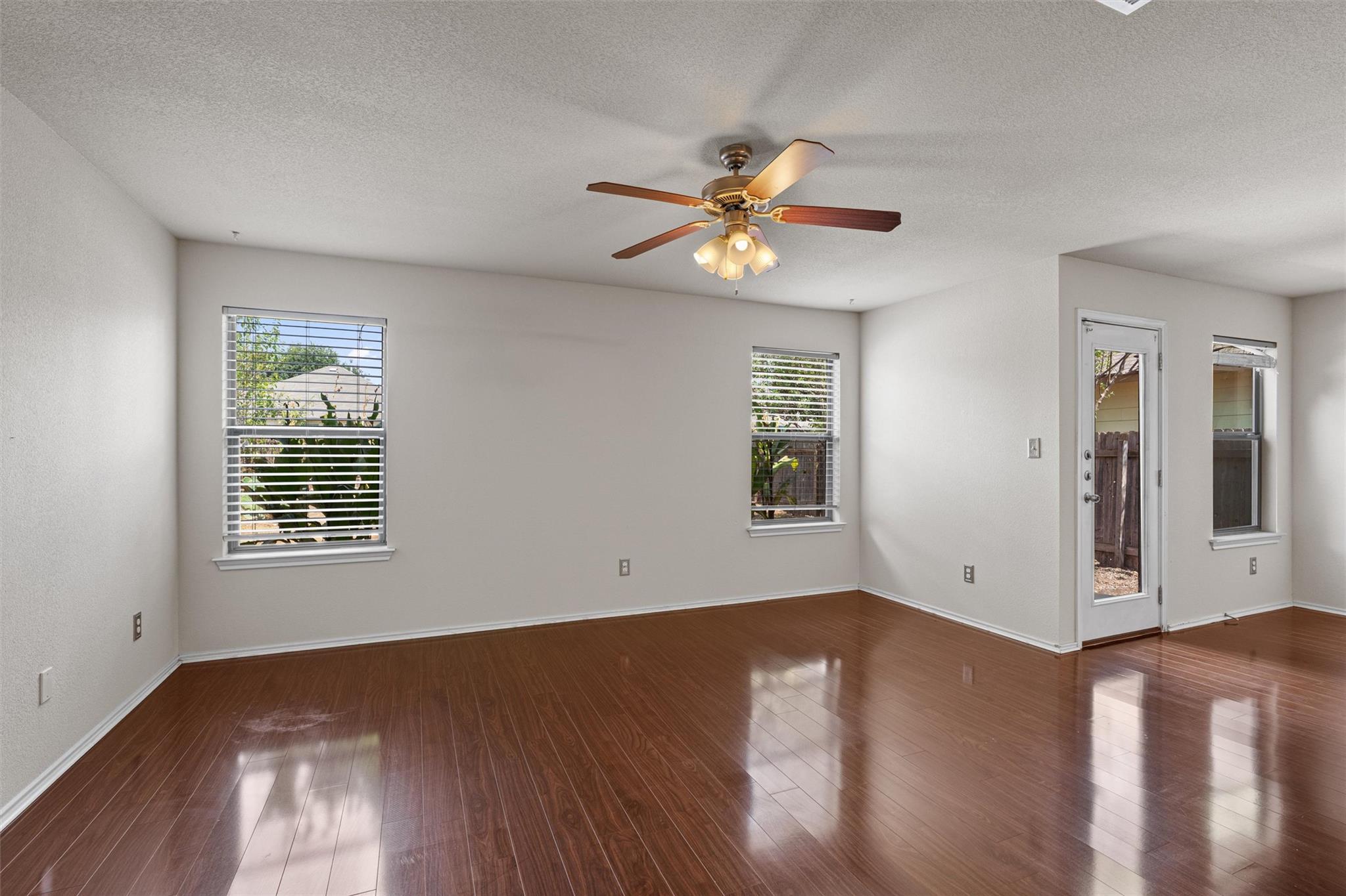 15012 Parrish Ln Property Photo 9