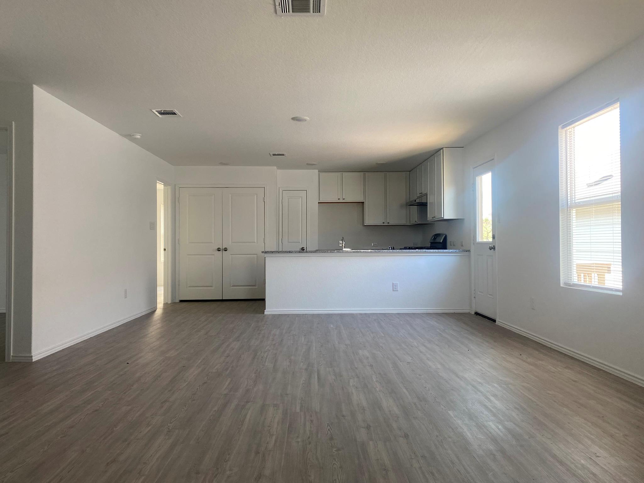 7102 Satellite Way Property Photo 5