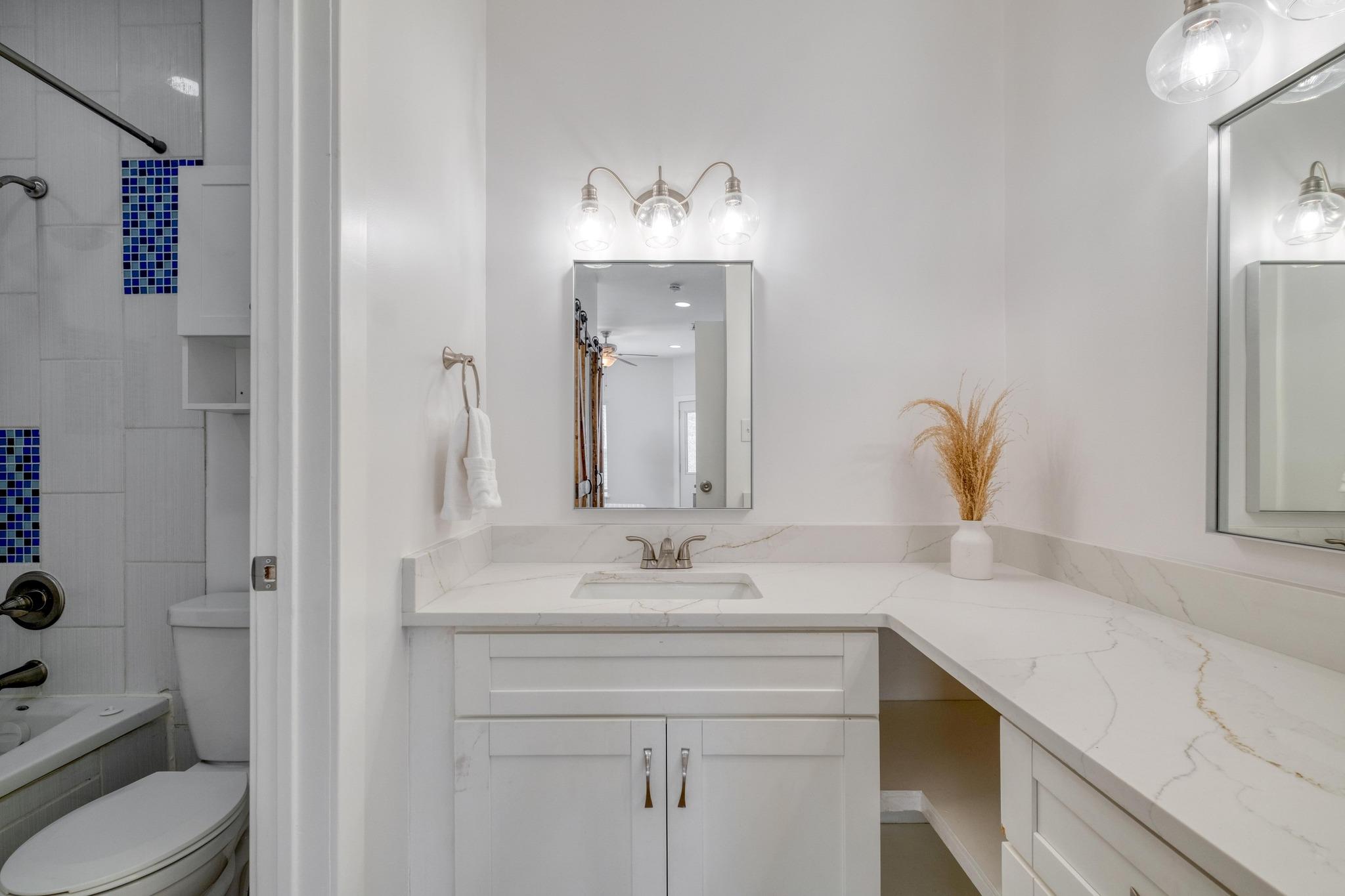 12166 Metric Blvd 103 Property Photo 5