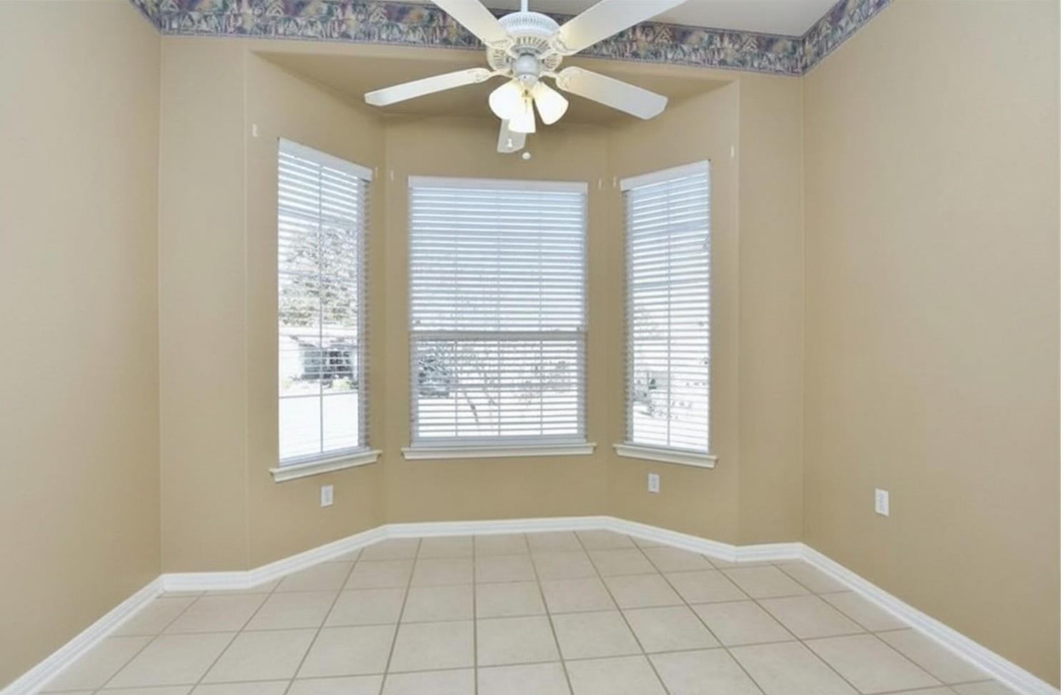 111 Purple Sage Dr Property Photo 6