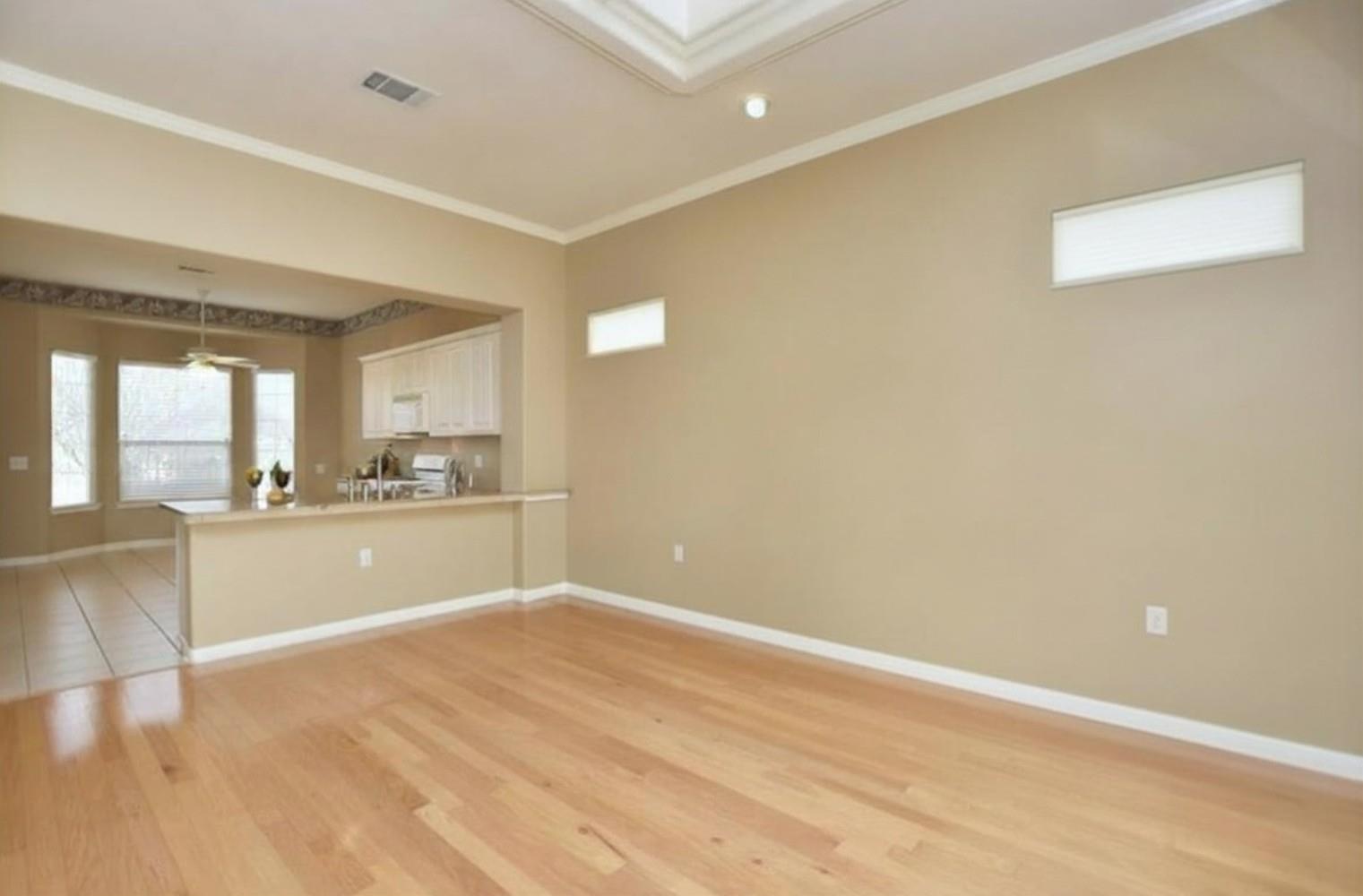 111 Purple Sage Dr Property Photo 7