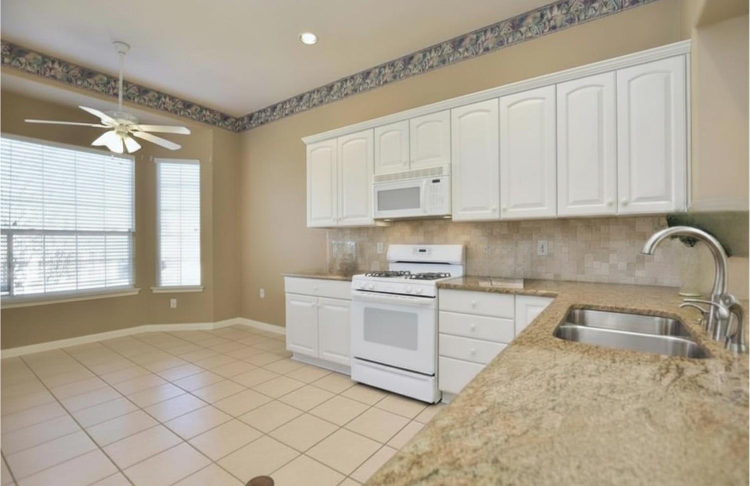 111 Purple Sage Dr Property Photo 10