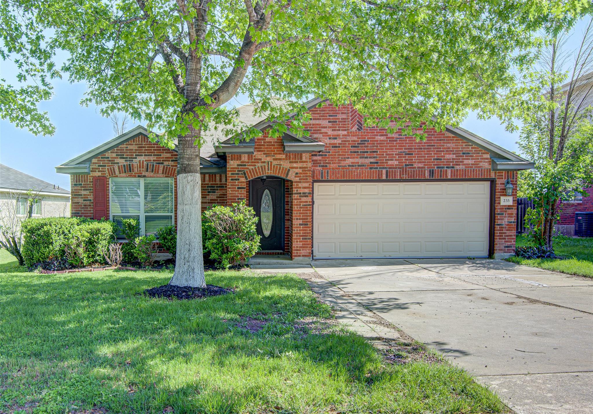 233 Devonshire Dr Property Photo 1