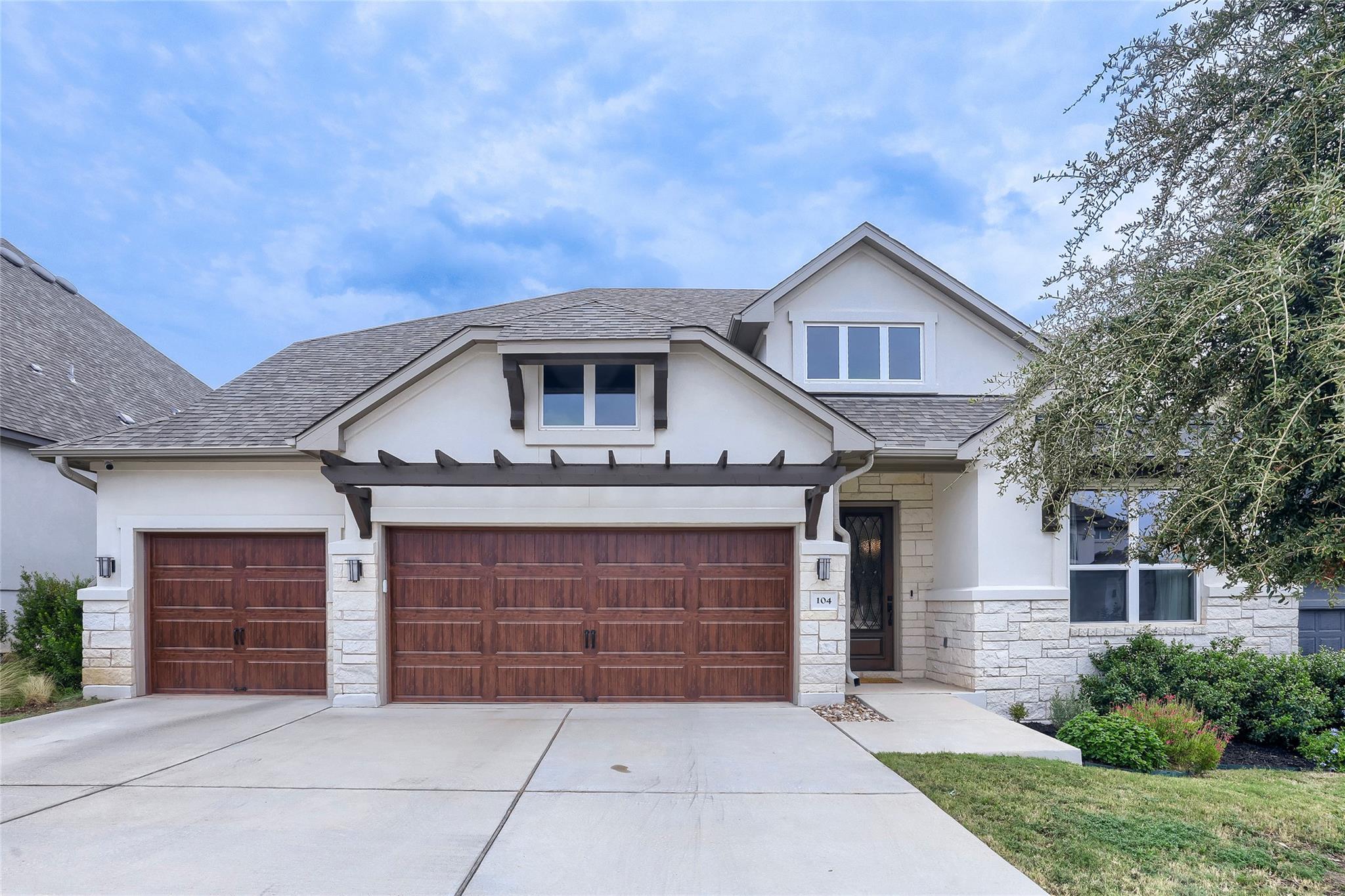 104 Eagle Pass Trl Property Photo 1