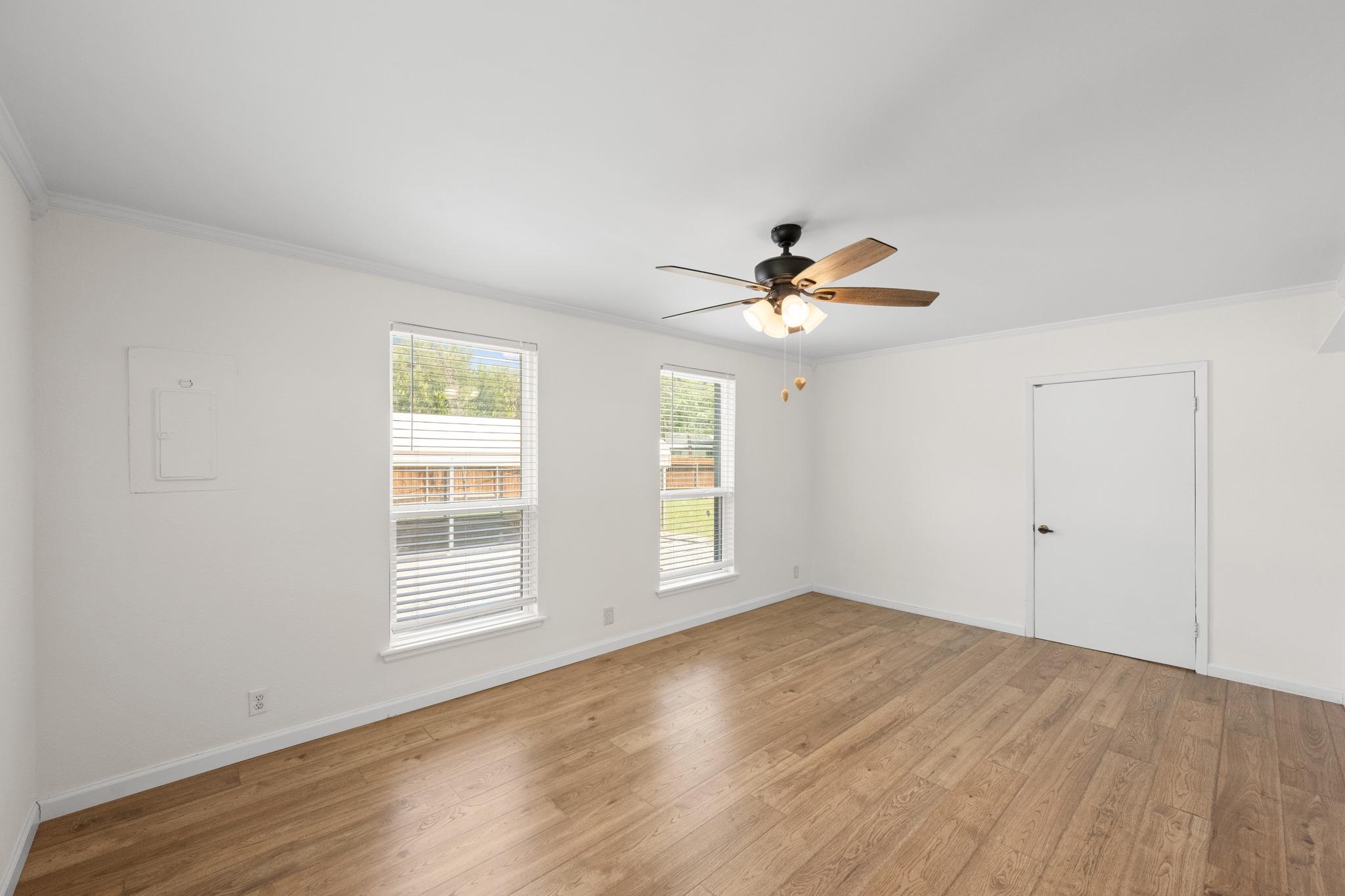 12900 Ben Milam Dr Property Photo 6