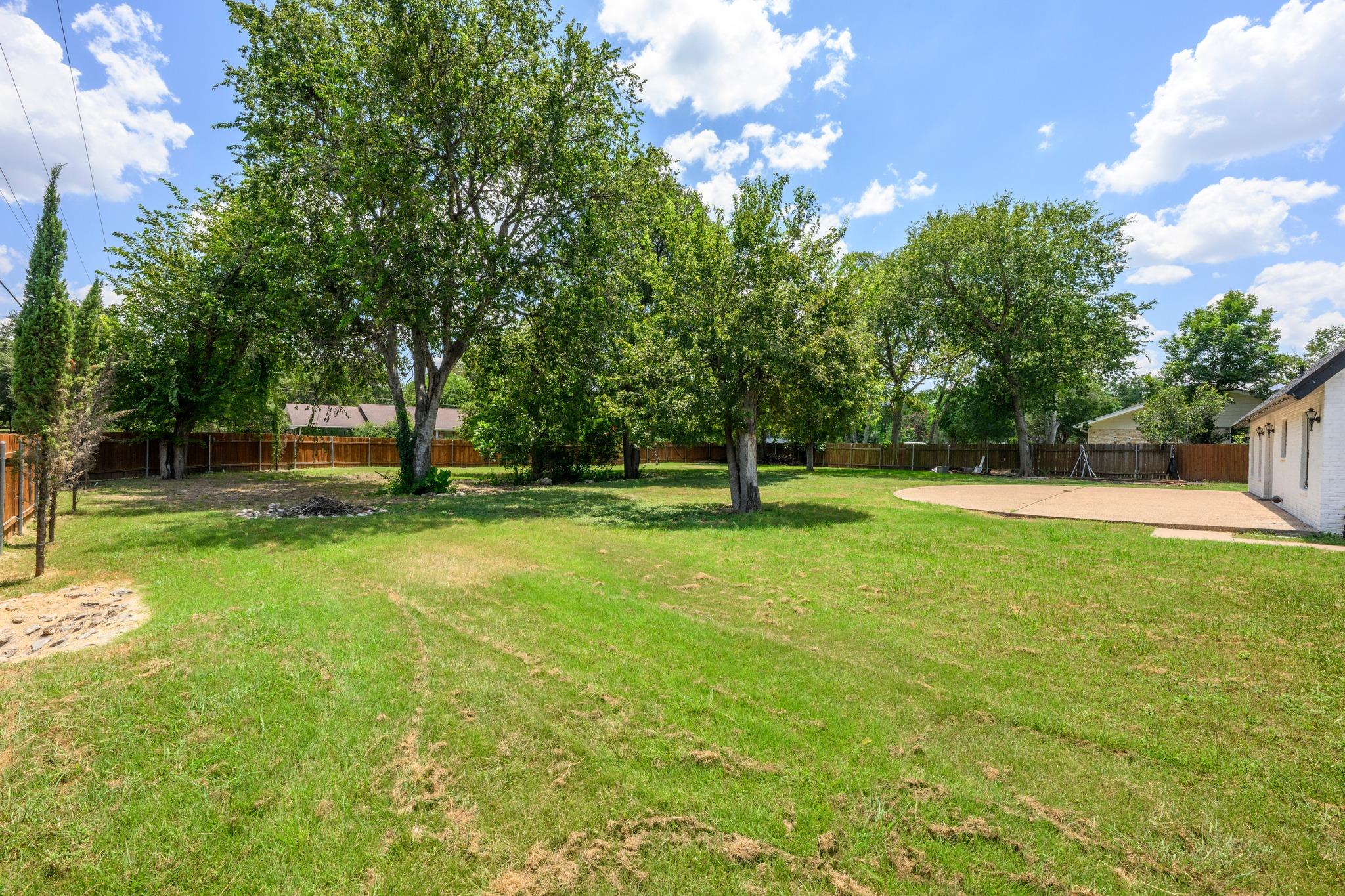 12900 Ben Milam Dr Property Photo 34