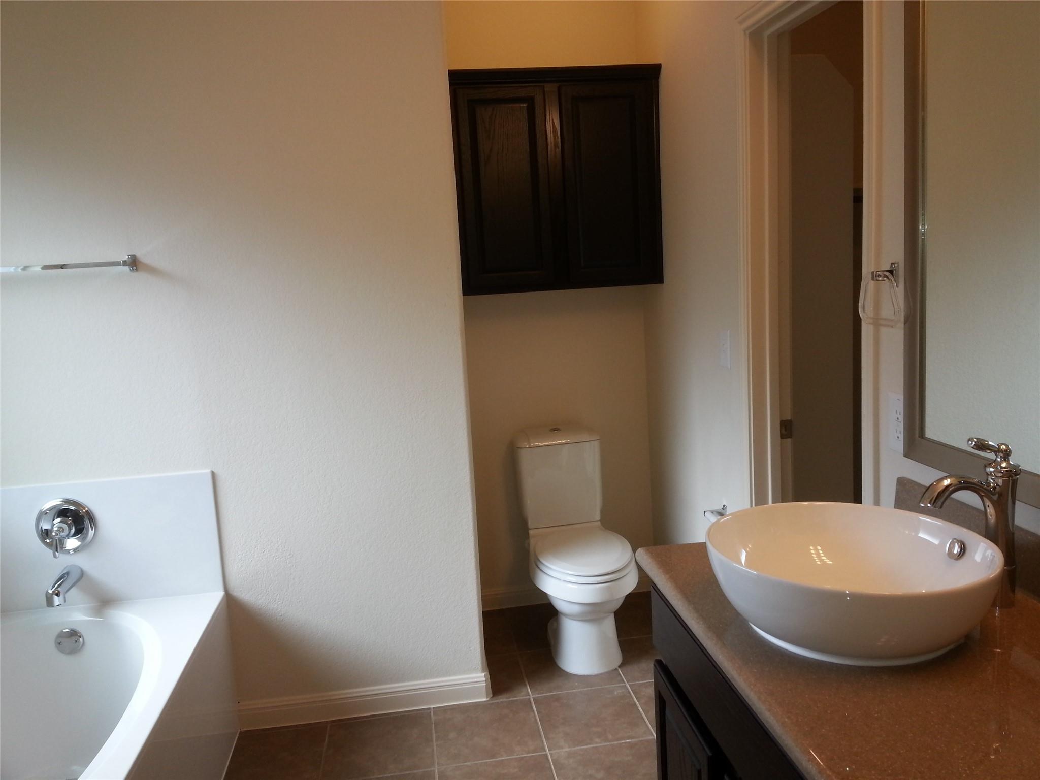 2504 Mcdonald Way Property Photo 3