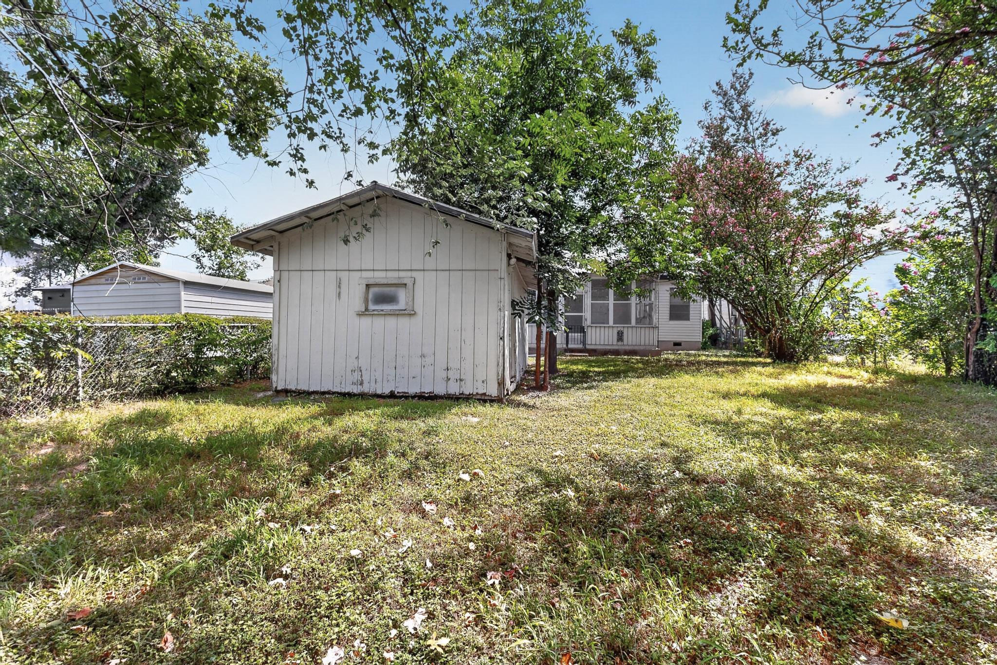 4703 Leslie Ave Property Photo 4