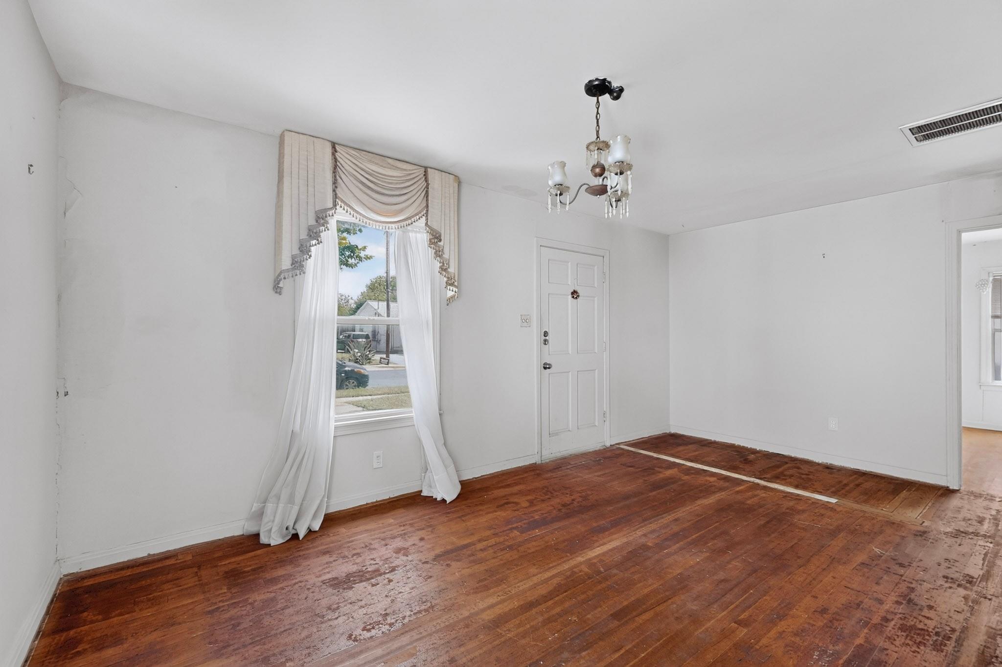 4703 Leslie Ave Property Photo 13