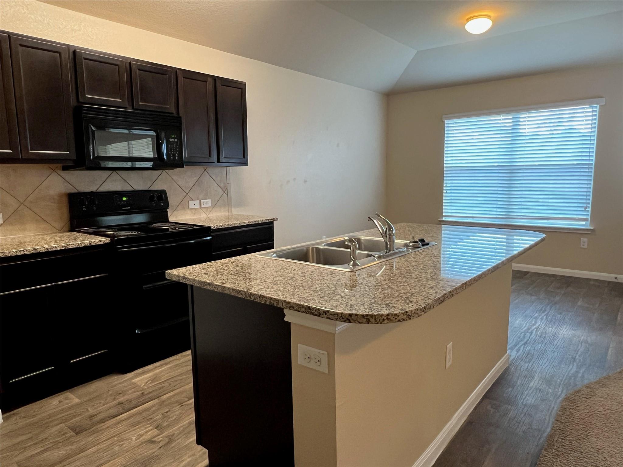 119 Acadia Cv Property Photo 3