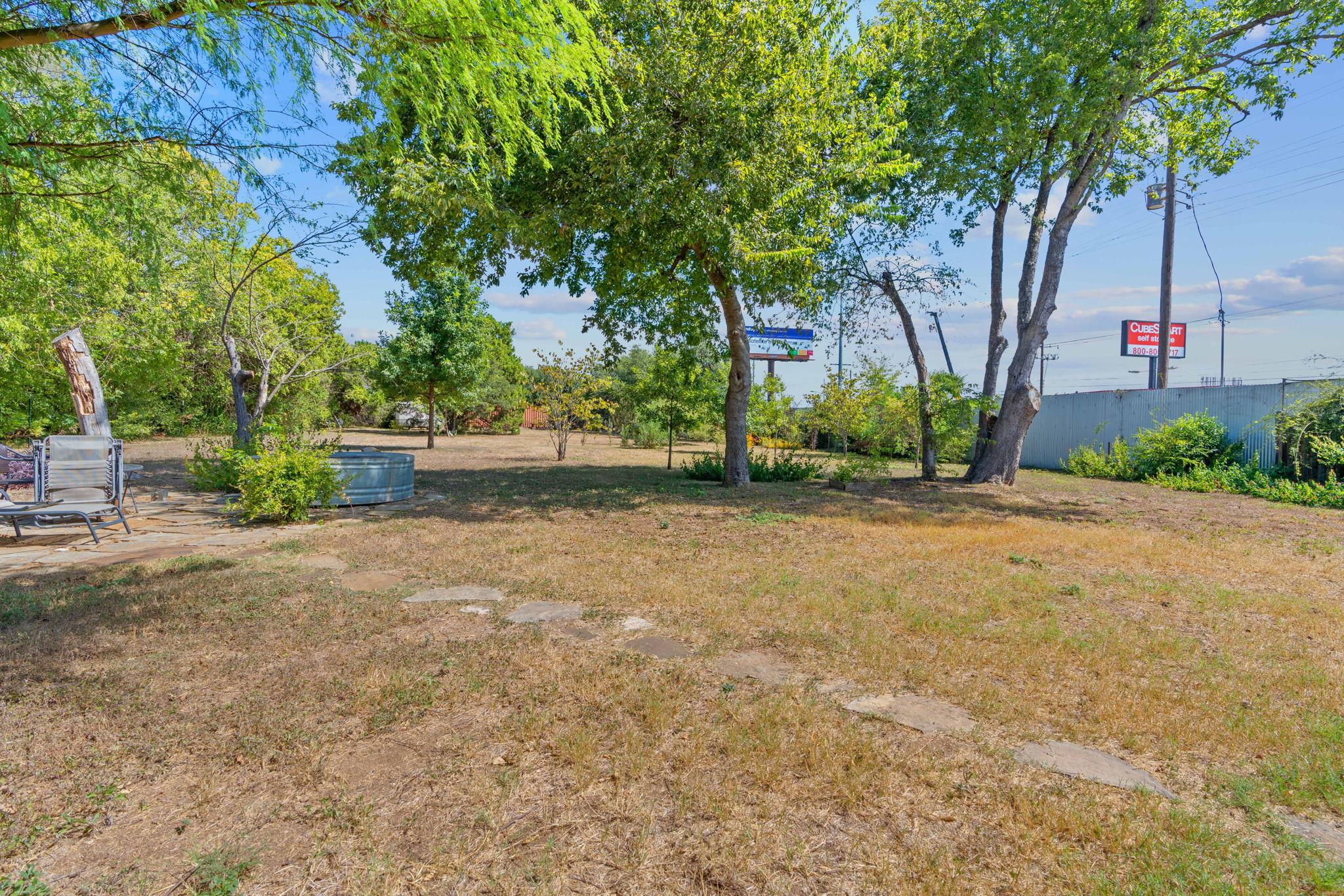 700 & 604 Corral Ln Property Photo 7