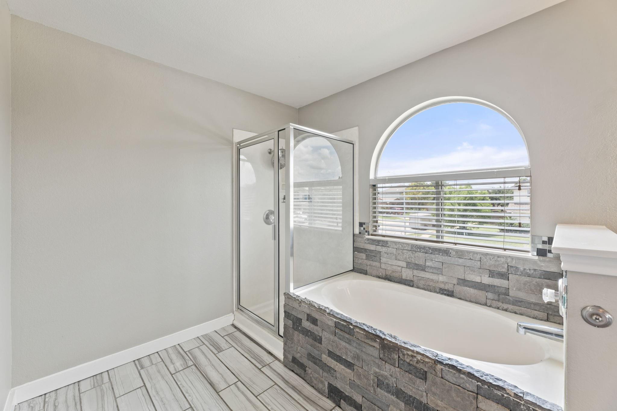 2700 Breezy Point Cv Property Photo 22