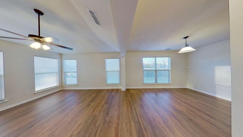 501 N Lampasas St Property Photo 8