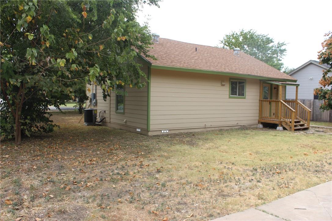 501 N Lampasas St Property Photo 26