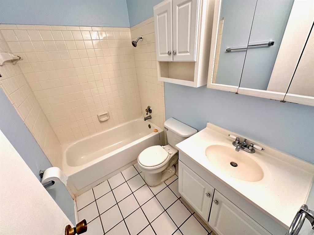 2215 Post Rd #1010 Property Photo 12