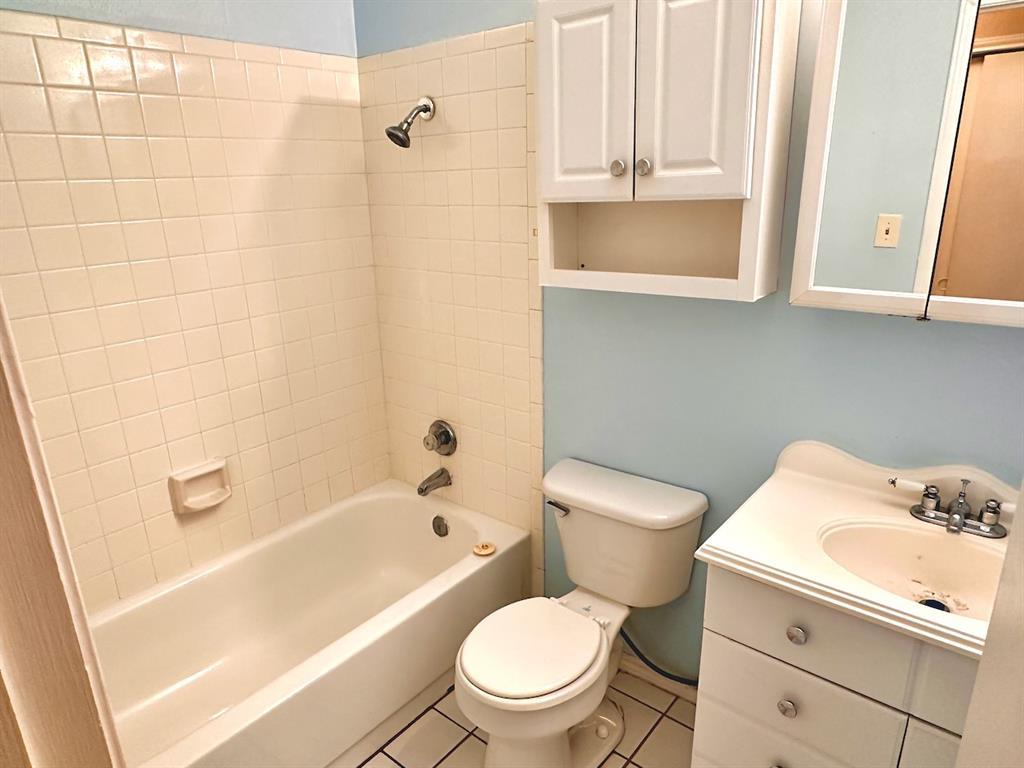 2215 Post Rd #1010 Property Photo 16