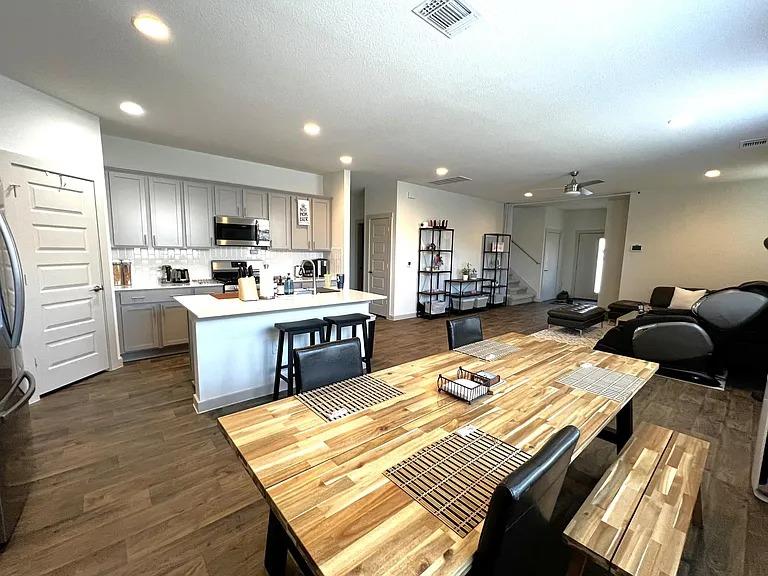 4613 Quarry Bank Dr Property Photo 3