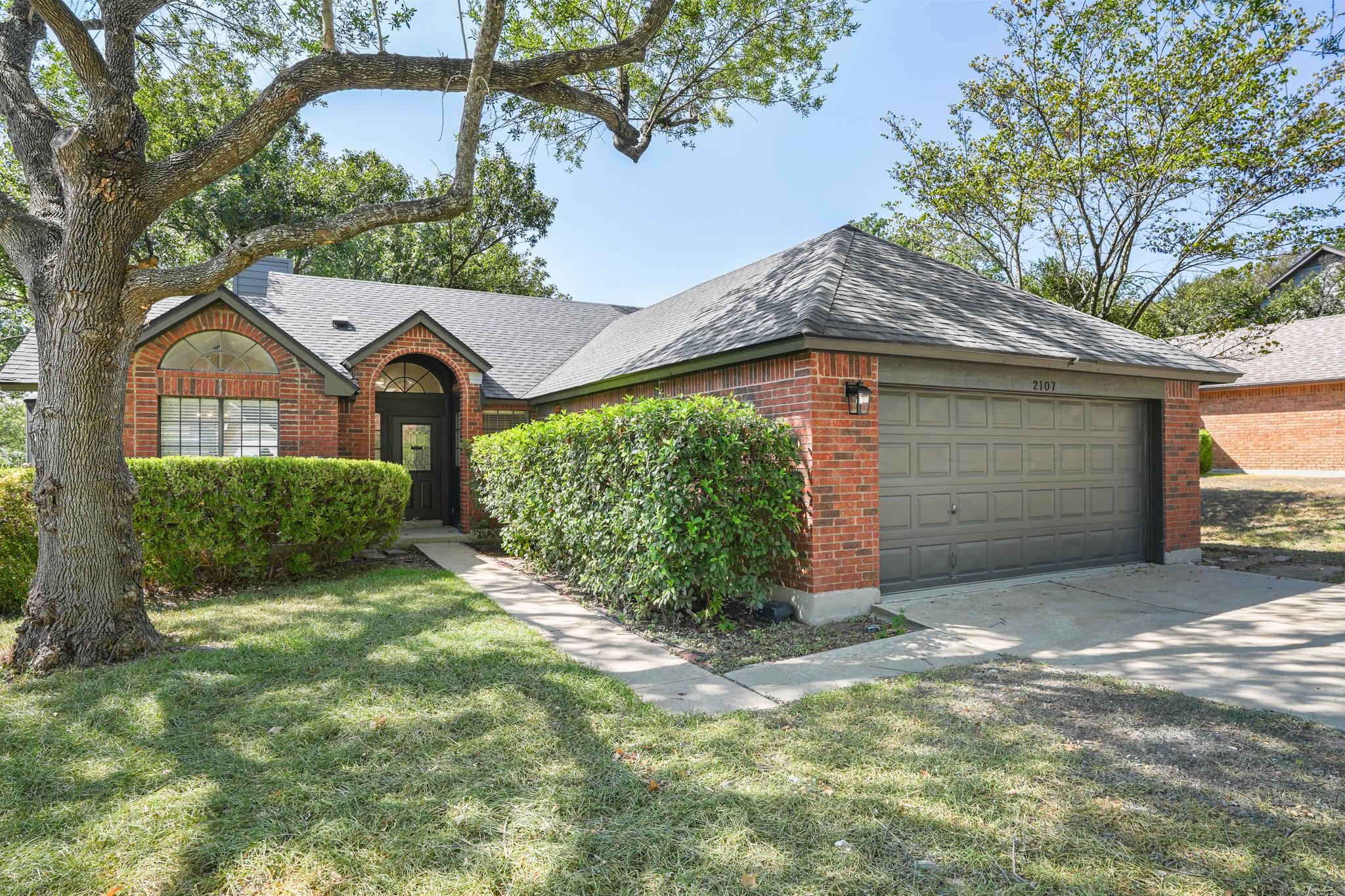 2107 Warfield Way Property Photo 15