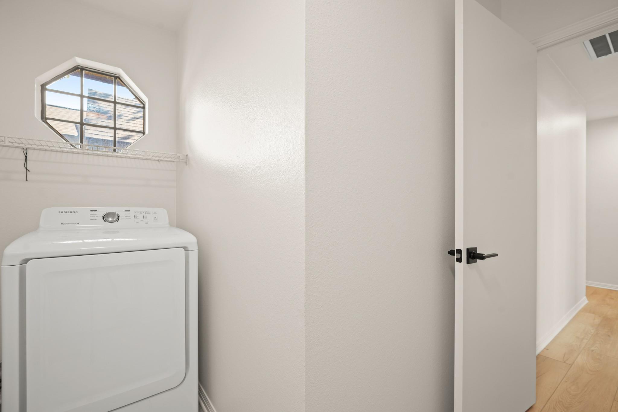 2107 Warfield Way Property Photo 24